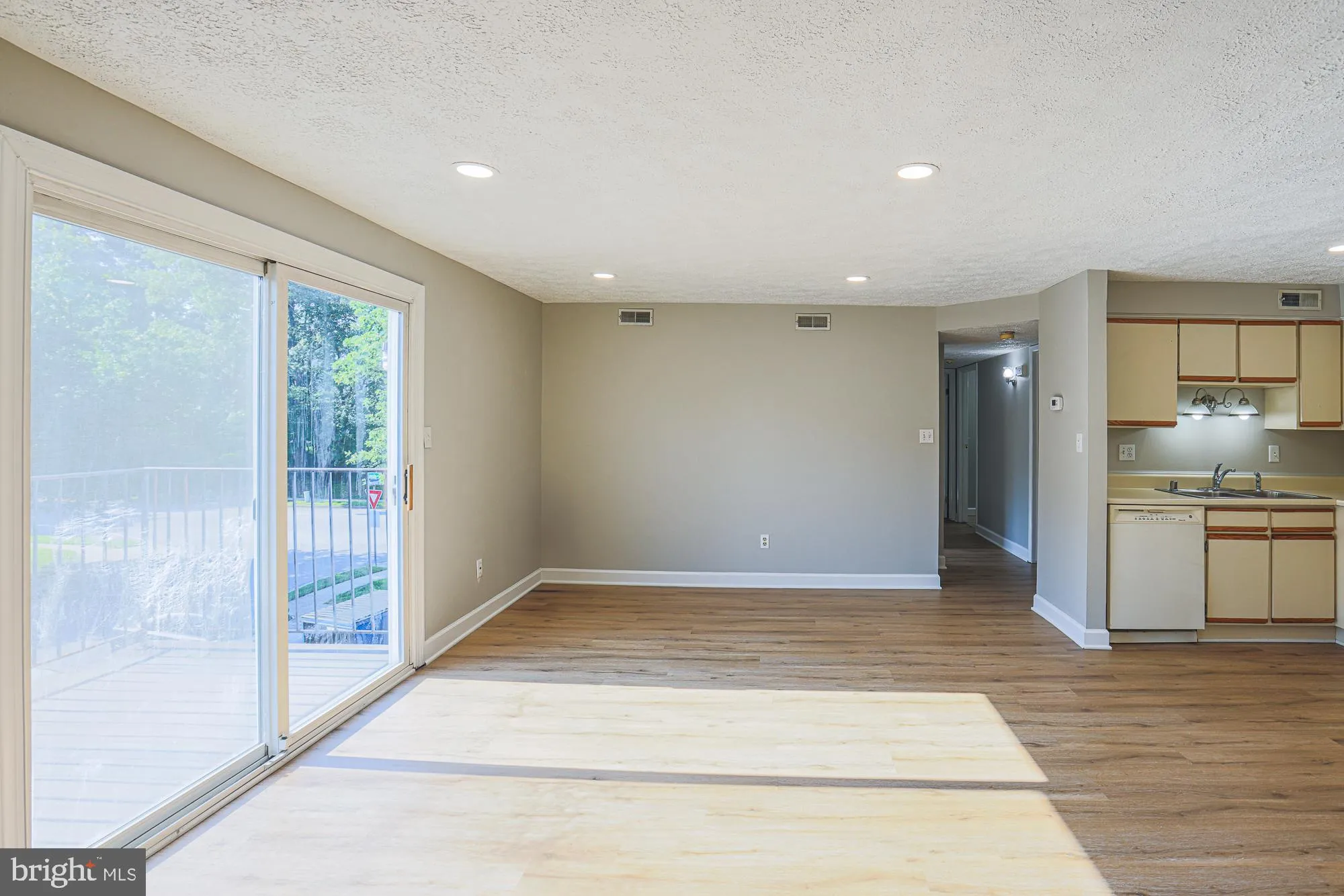 Pasadena, Maryland 21122, United States, 2 Bedrooms Bedrooms, ,1 BathroomBathrooms,Residential,Active,186998