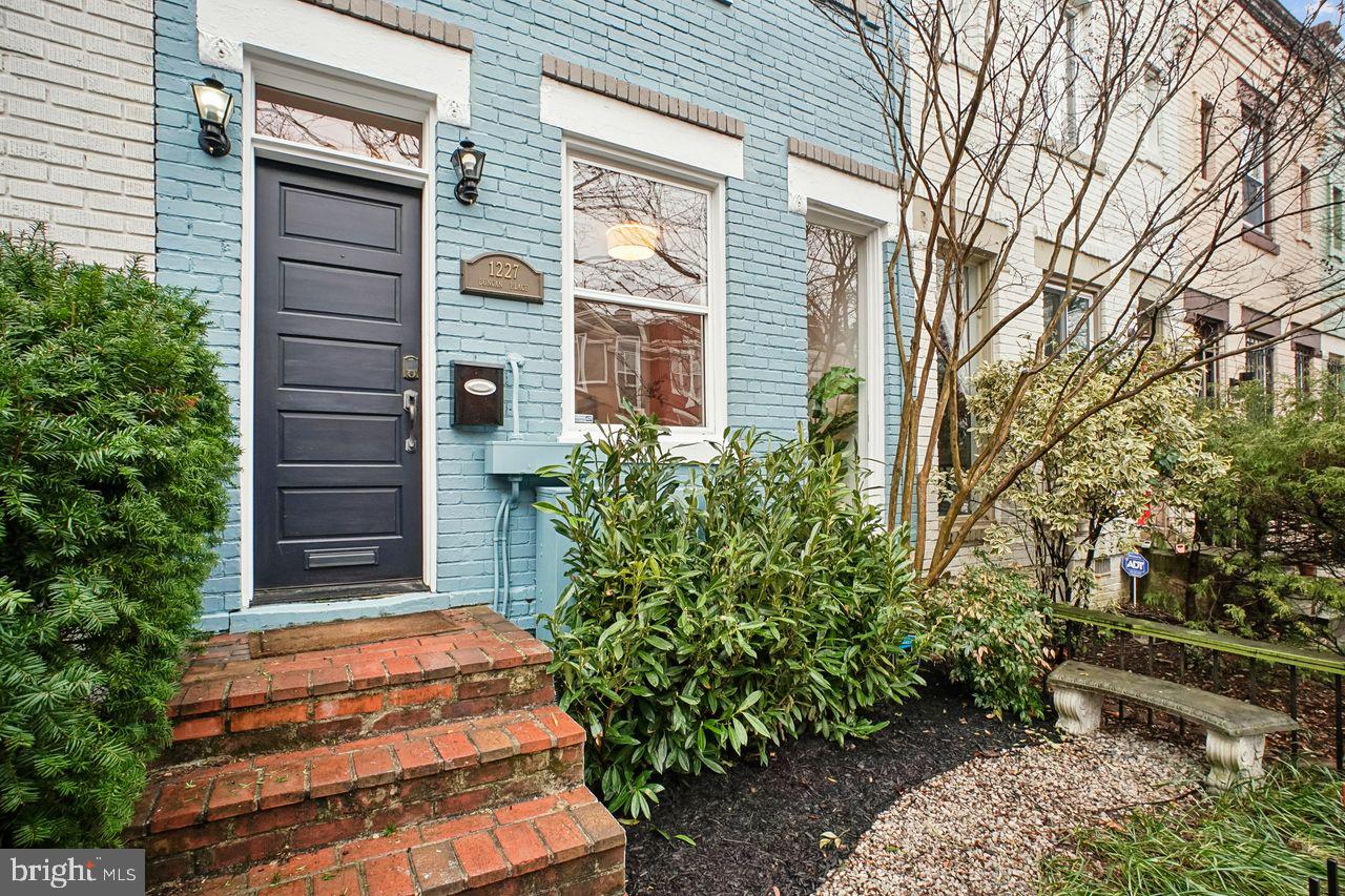 1227 DUNCAN PLACE NE