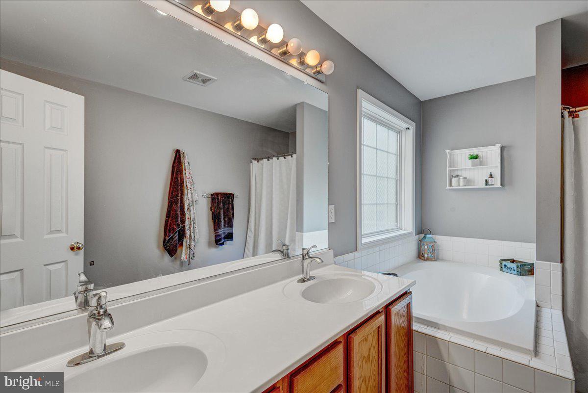 LAKE CAROLINE - Residential