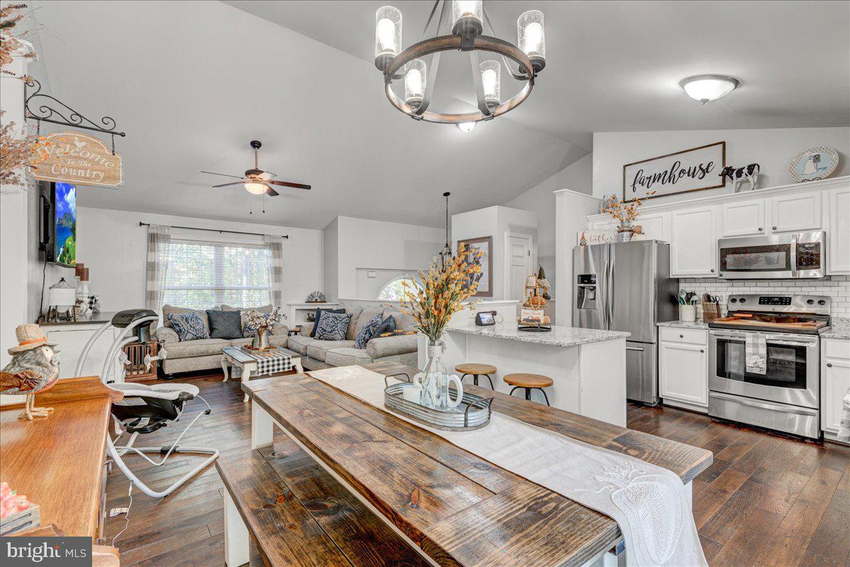 LAKE CAROLINE - Residential