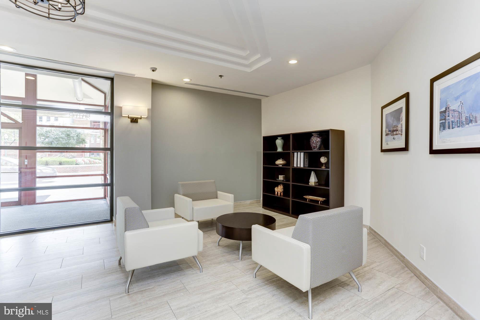 24 COURTHOUSE SQUARE 608