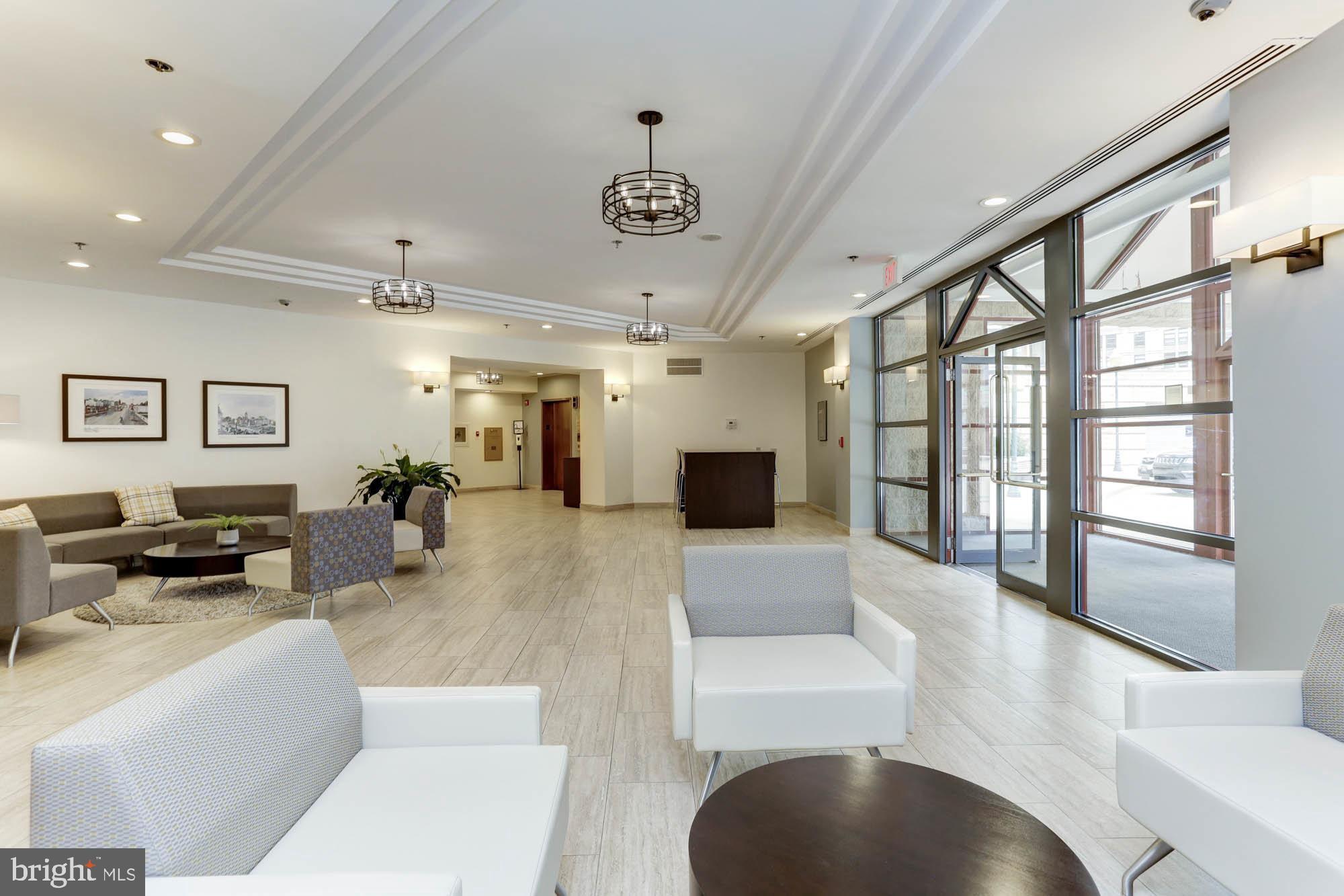 24 COURTHOUSE SQUARE 608