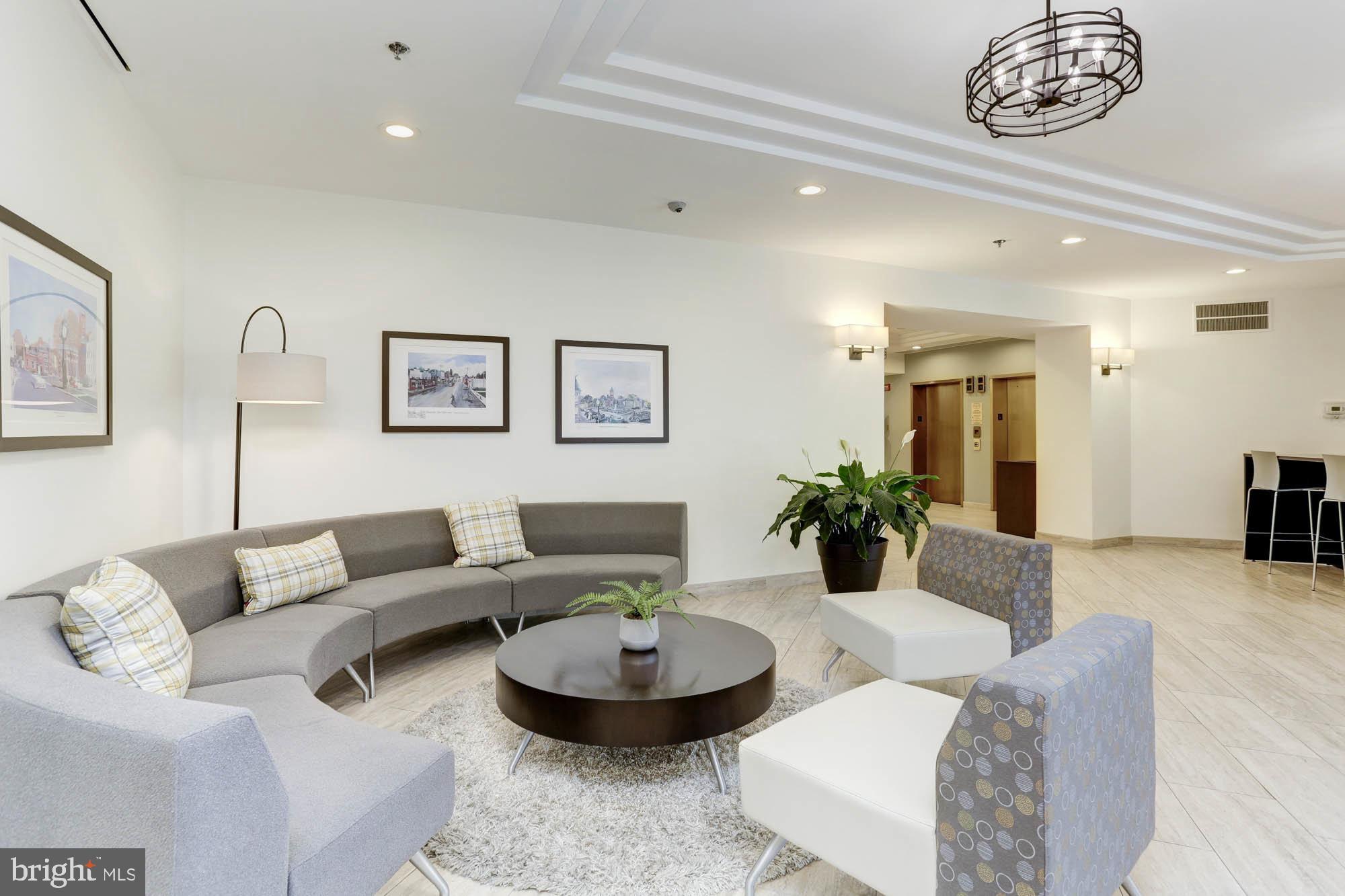 24 COURTHOUSE SQUARE 608