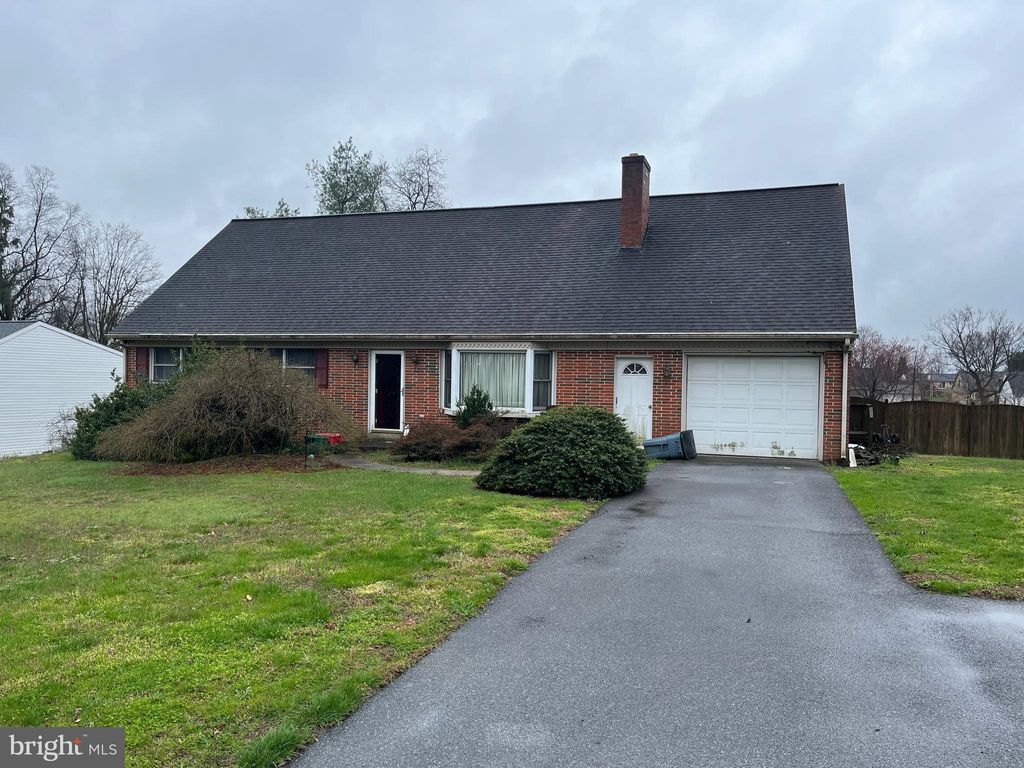 Photo of 130 Mayfield Drive, Lititz, PA 17543 (MLS # PALA2049226)