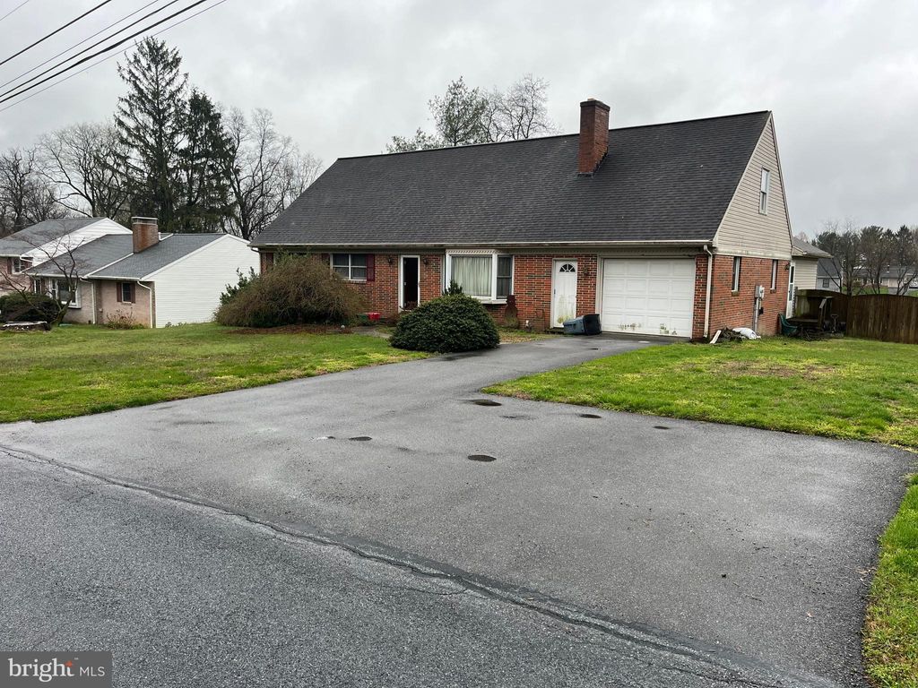 Photo of 130 Mayfield Drive, Lititz, PA 17543 (MLS # PALA2049226)