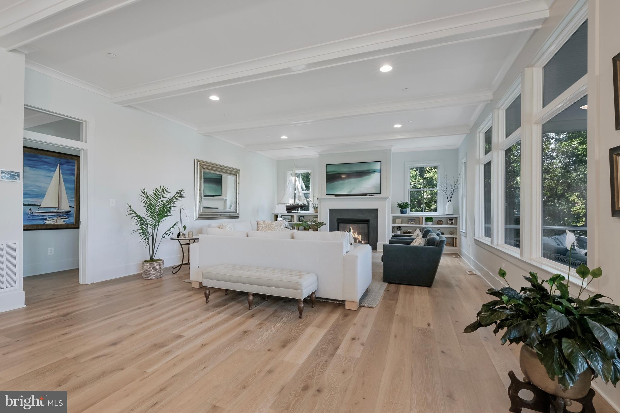 LAKE SHORE - Residential