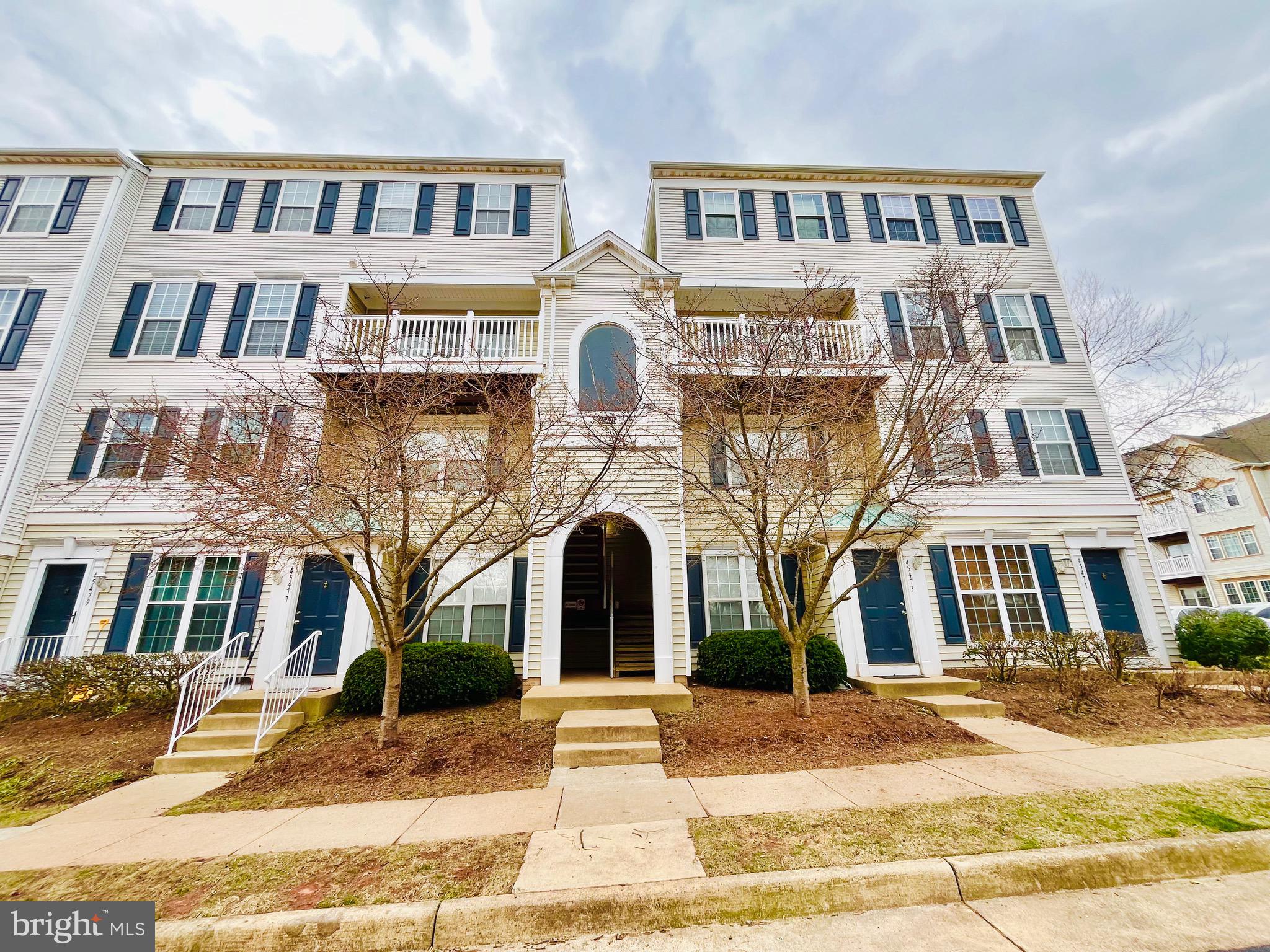 DOMINION STATION CONDOMINIUM - Residential Lease