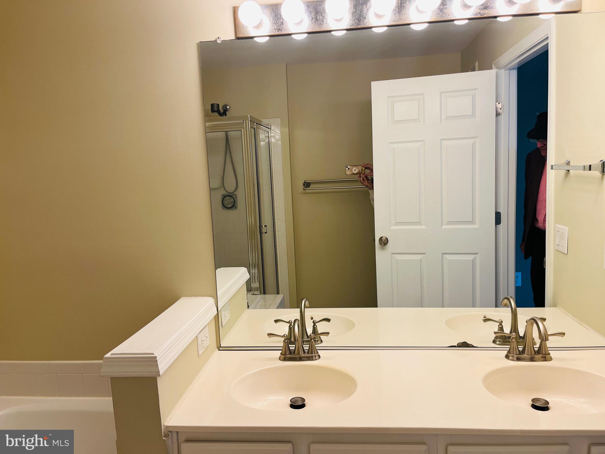 DOMINION STATION CONDOMINIUM - Residential Lease