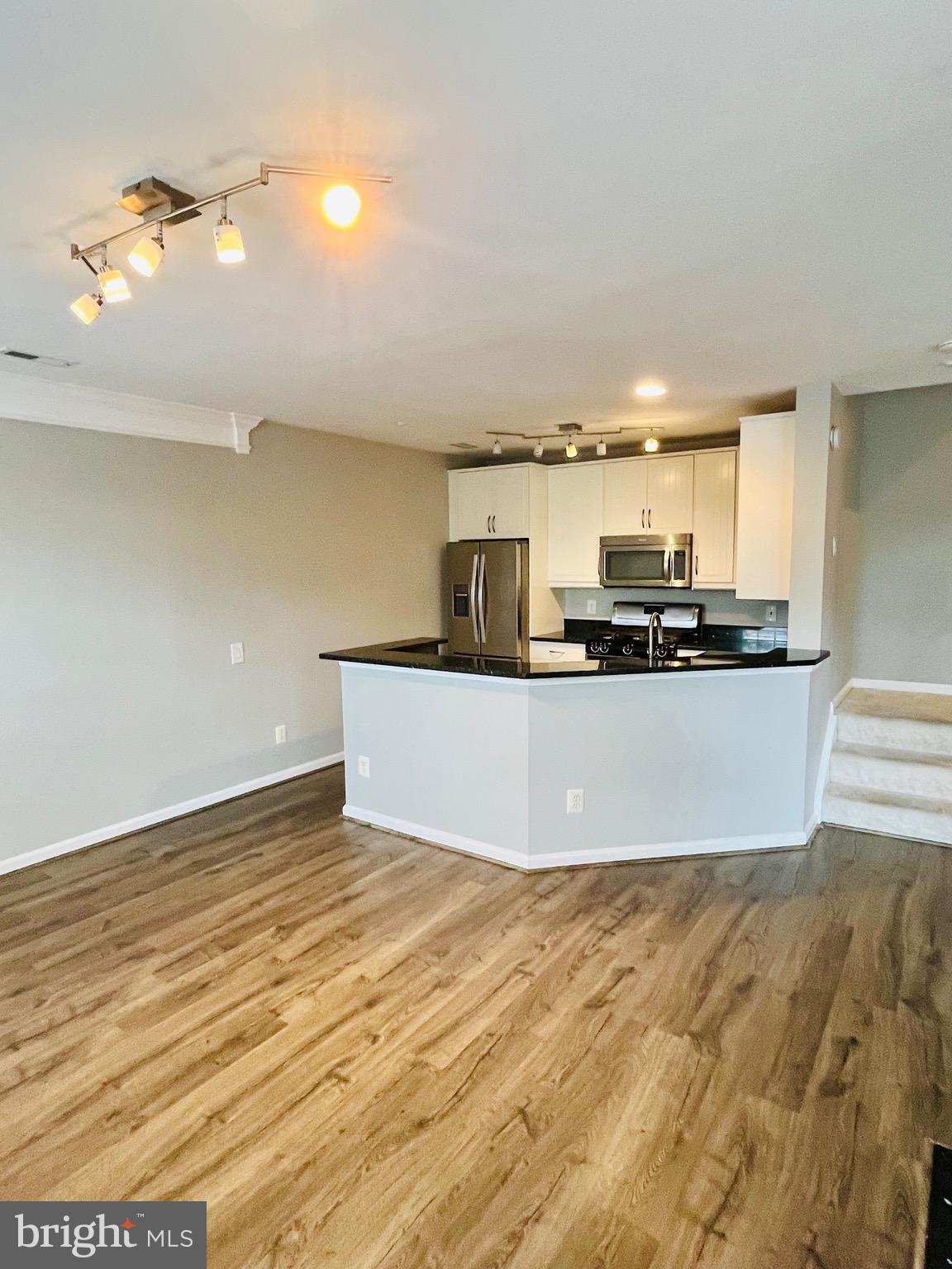 DOMINION STATION CONDOMINIUM - Residential Lease