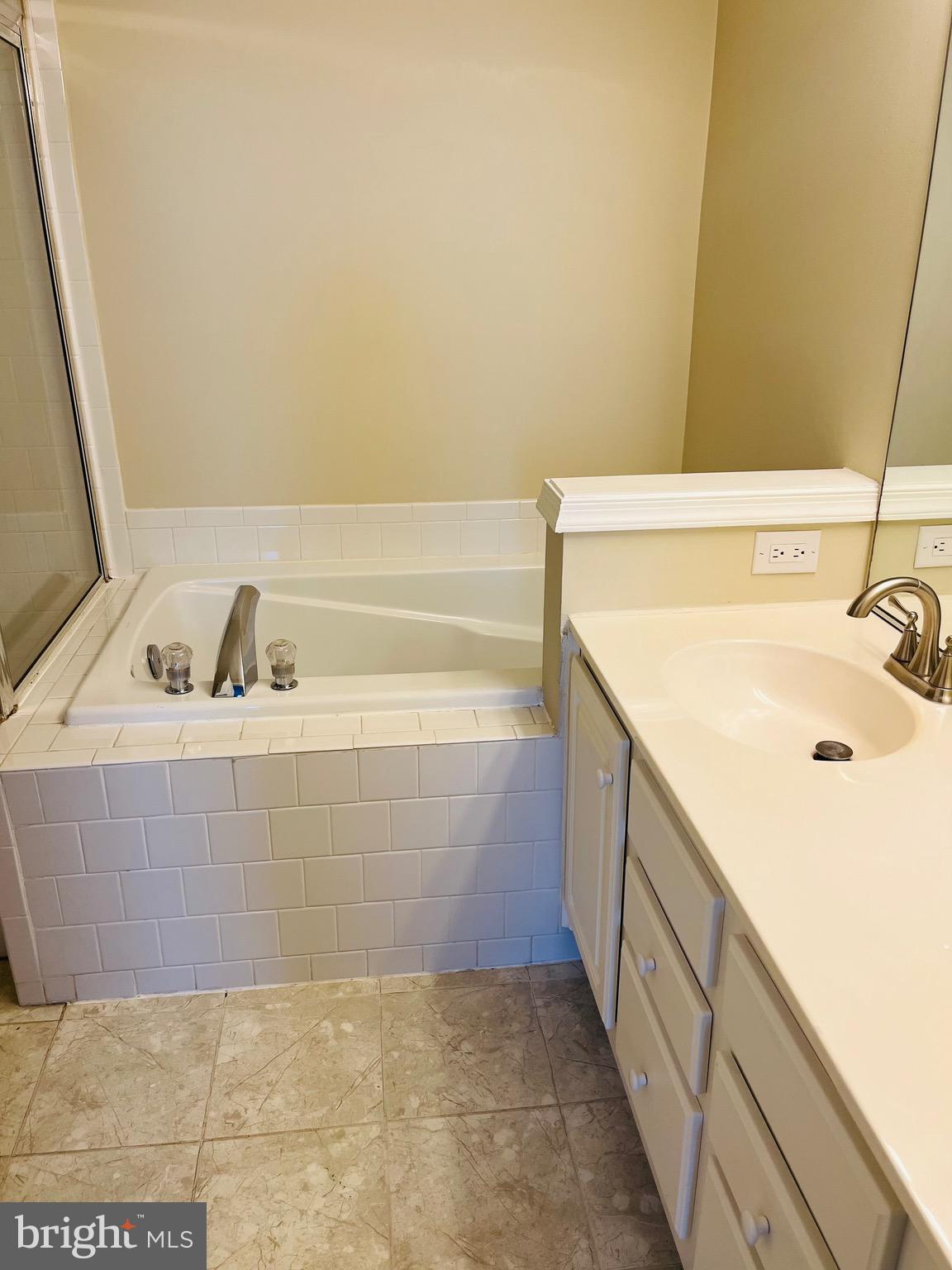 DOMINION STATION CONDOMINIUM - Residential Lease