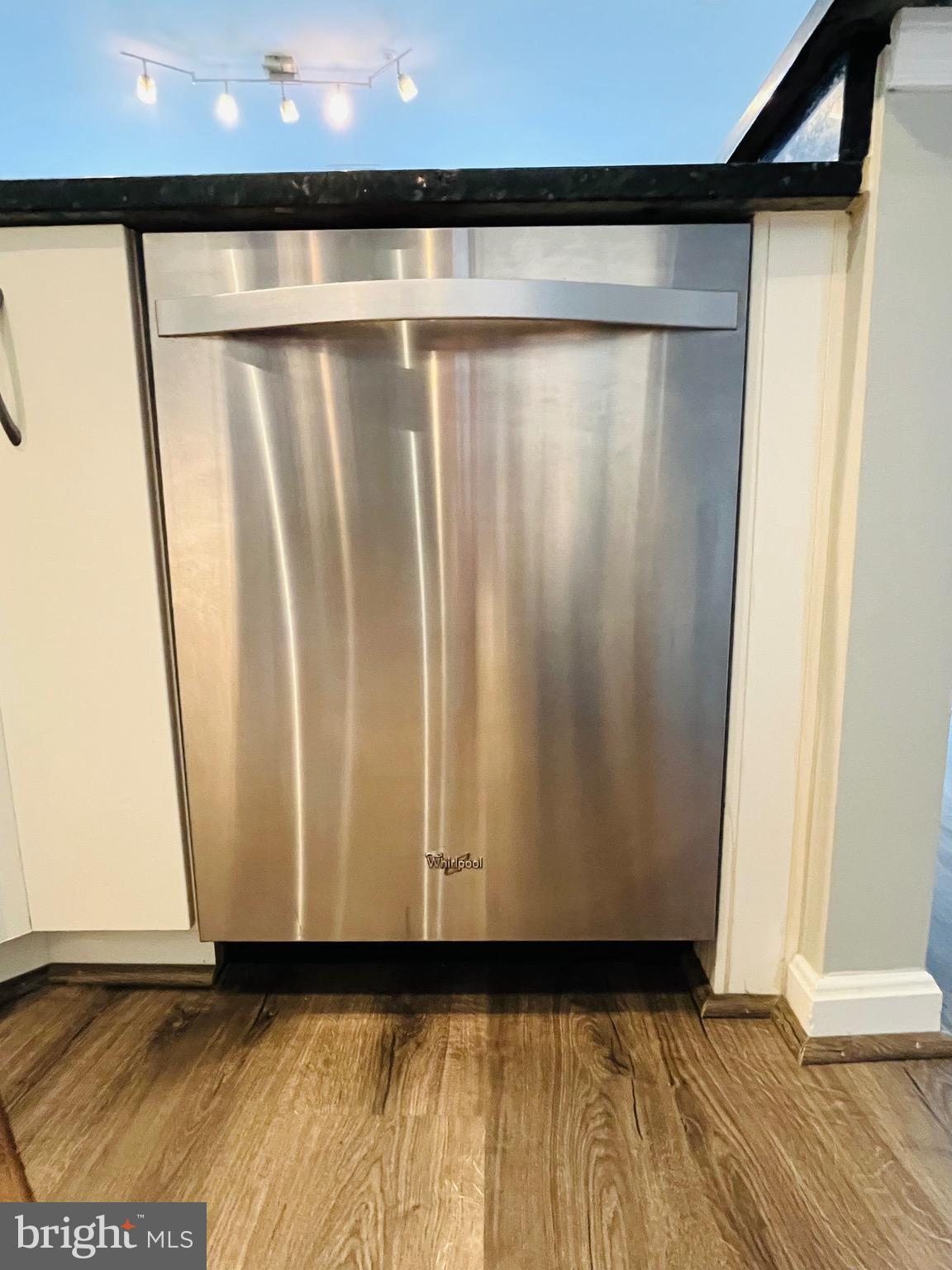 DOMINION STATION CONDOMINIUM - Residential Lease