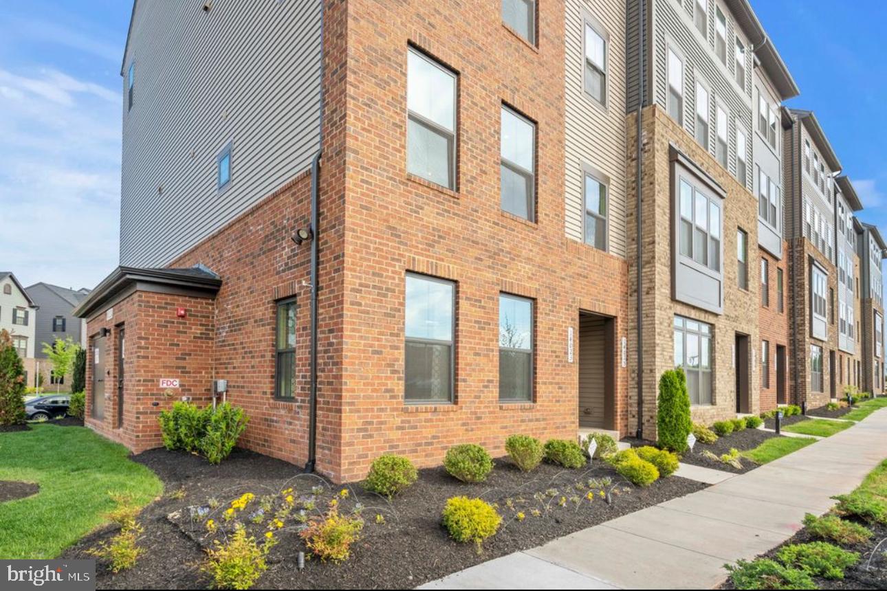 ARCOLA TOWN CENTER - Residential Lease