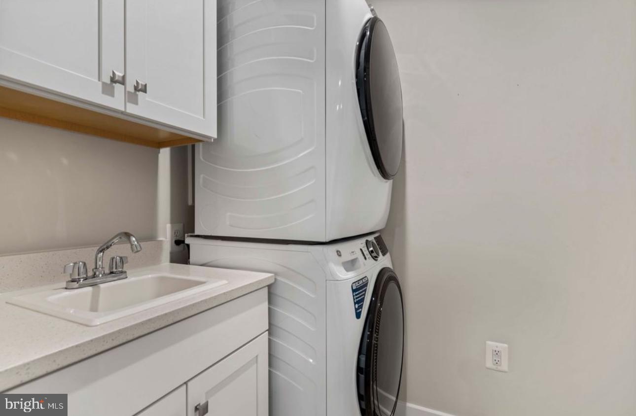 ARCOLA TOWN CENTER - Residential Lease