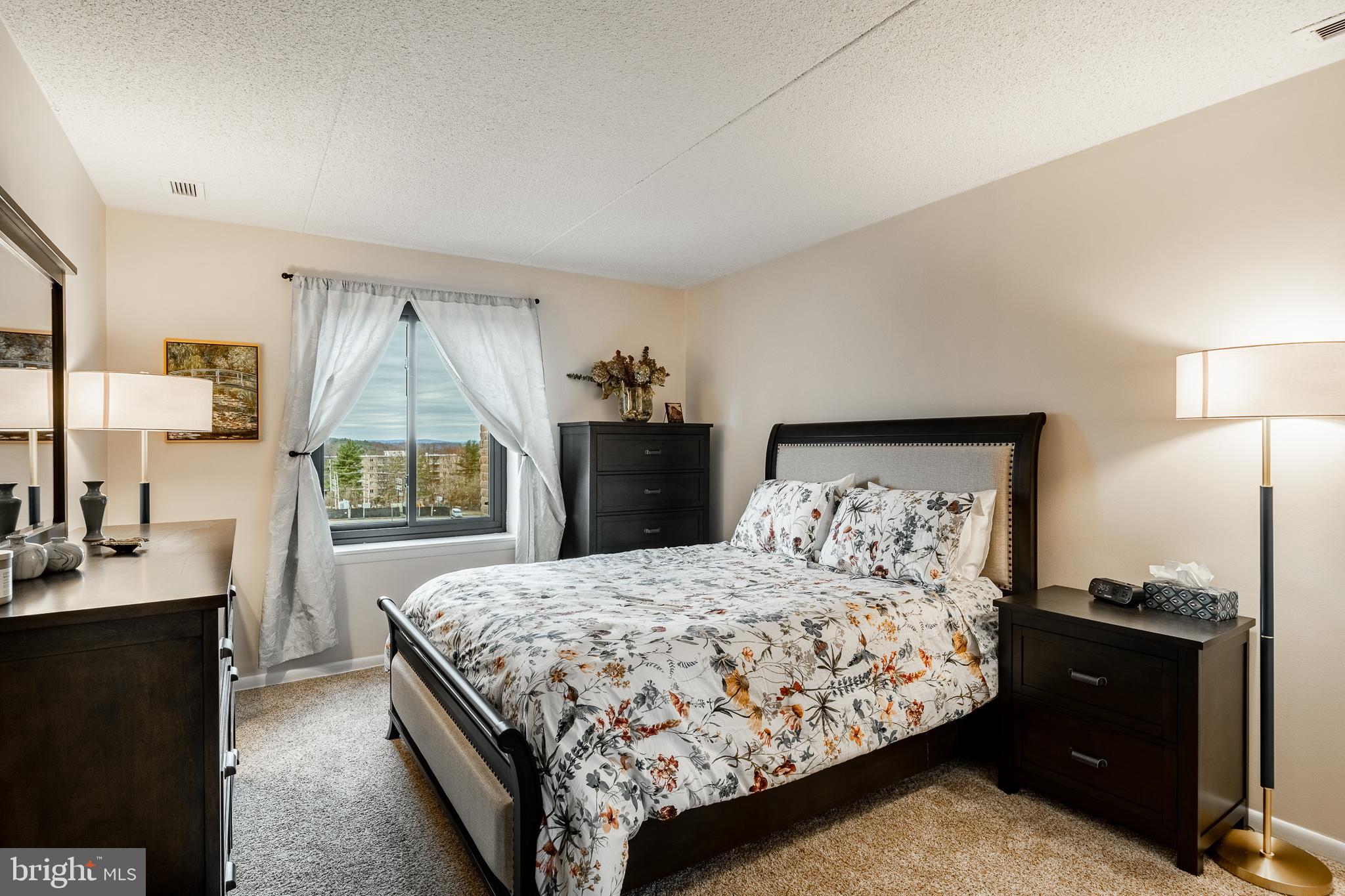 VALLEY FORGE TOWER - Residential