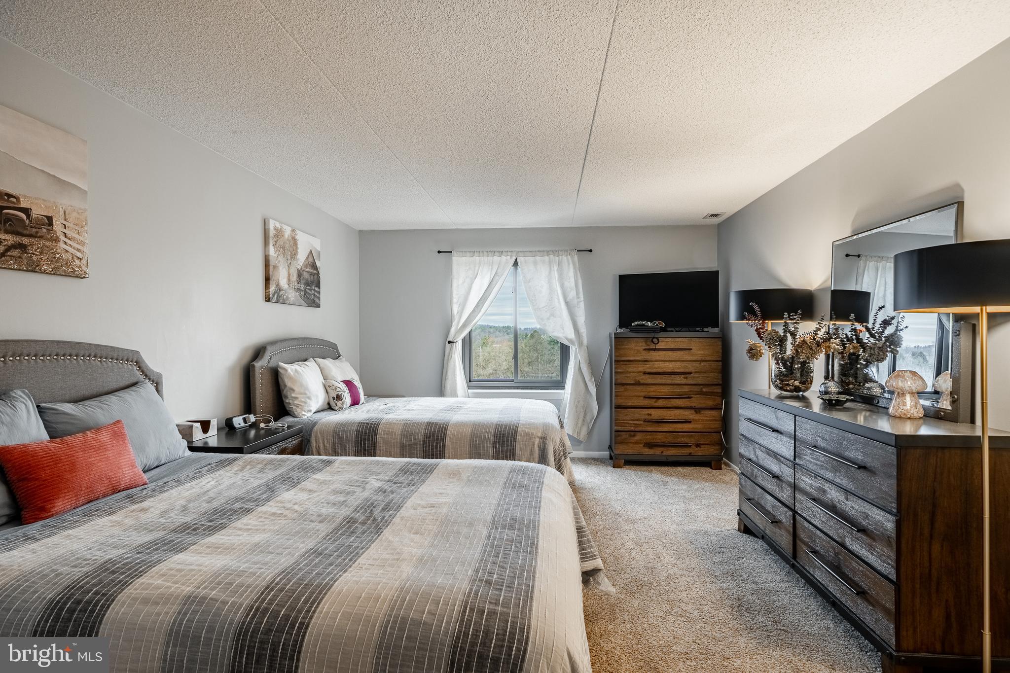 VALLEY FORGE TOWER - Residential