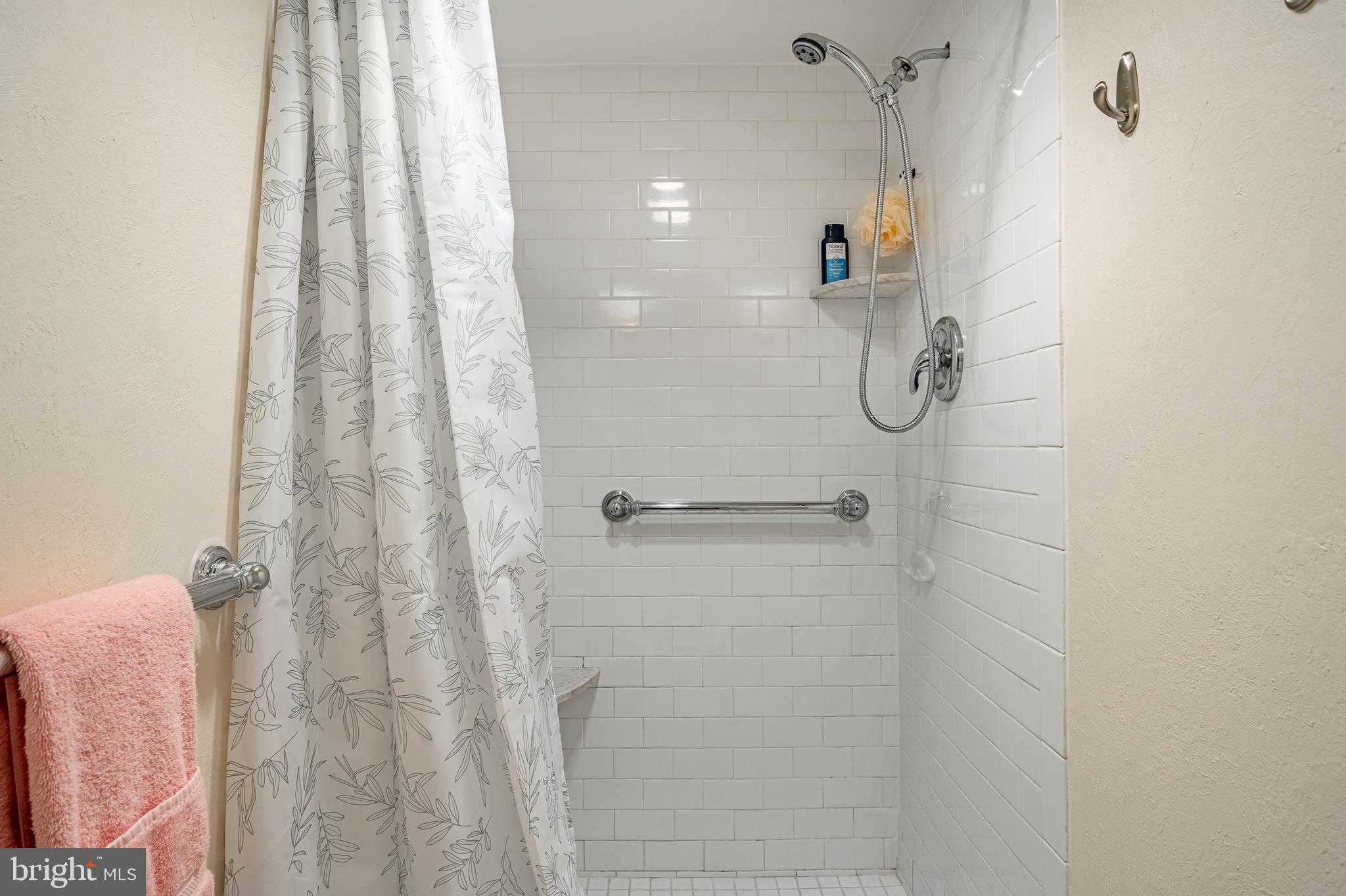 VALLEY FORGE TOWER - Residential