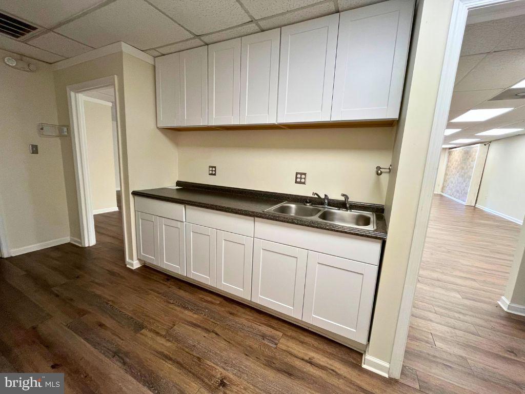 HOLLYWOOD PLAZA - Commercial Lease