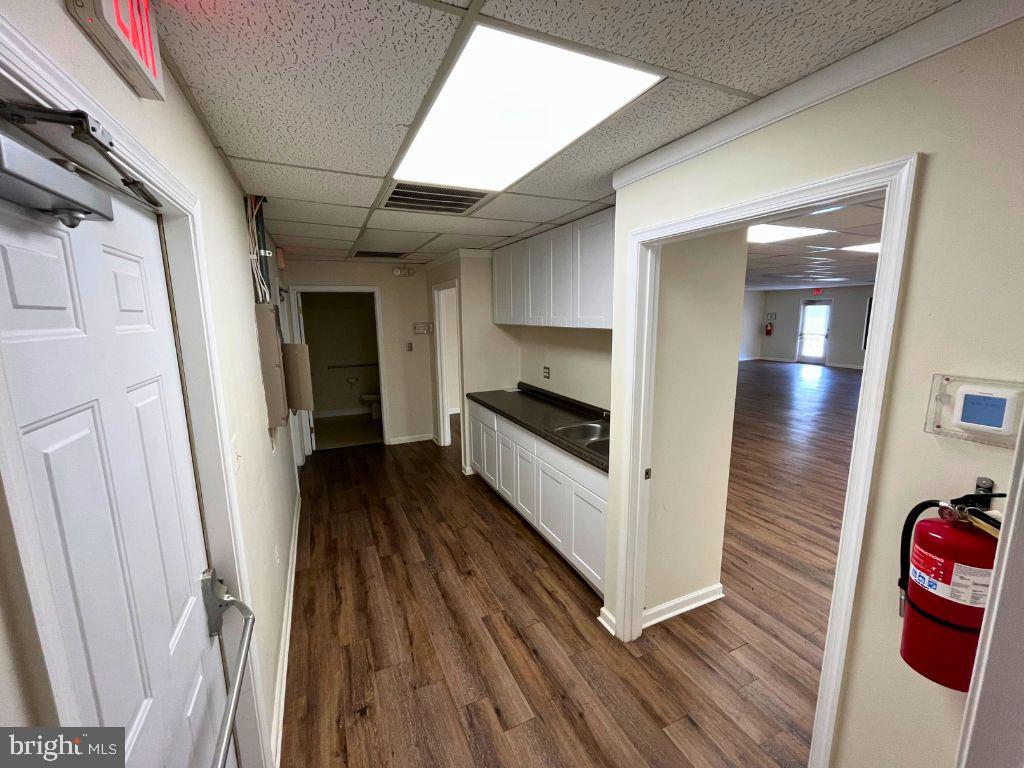 HOLLYWOOD PLAZA - Commercial Lease