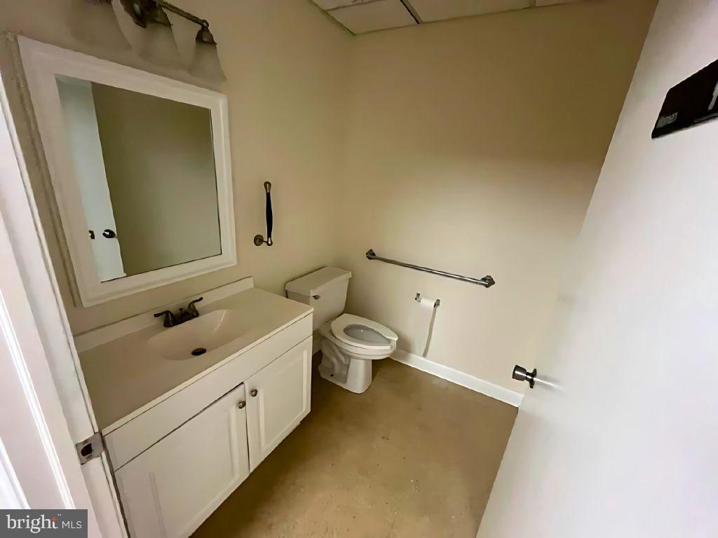 HOLLYWOOD PLAZA - Commercial Lease