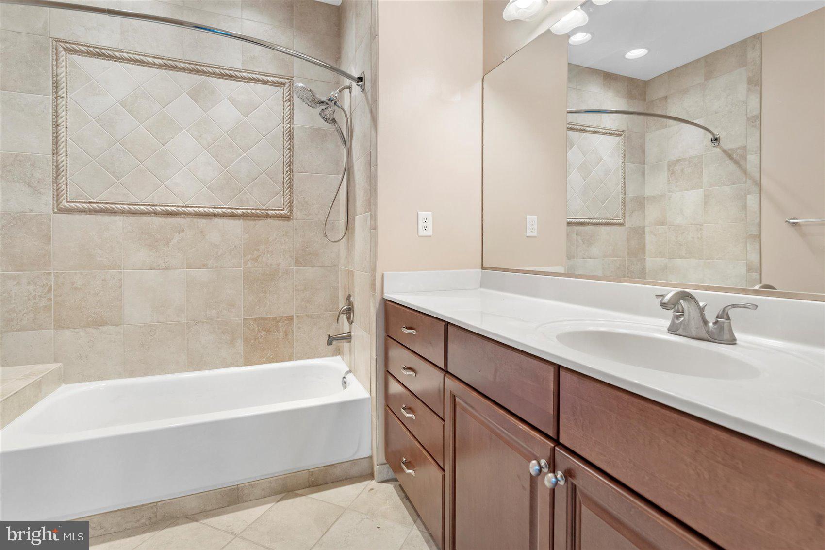 BUTCHERS HILL - Residential Lease