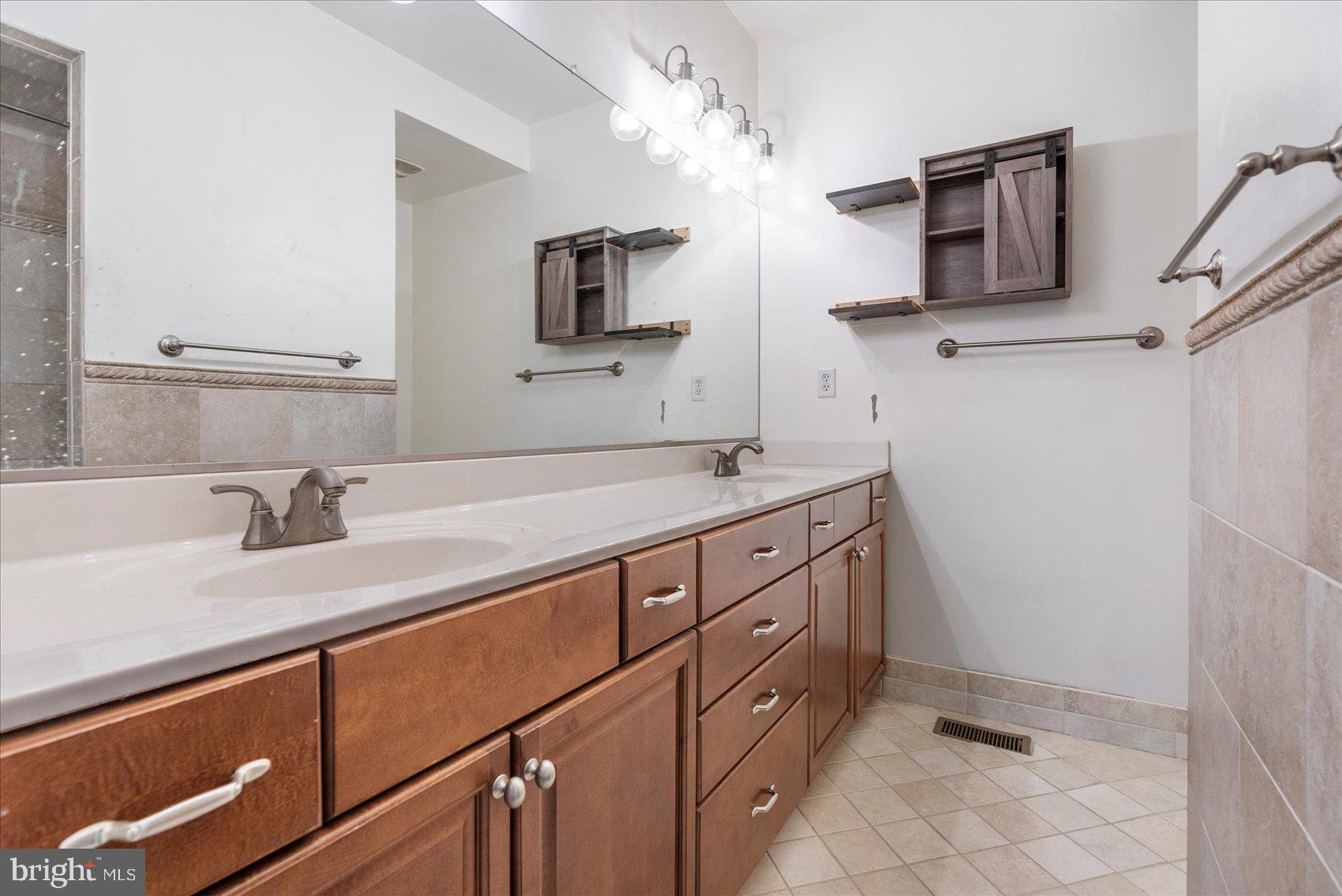 BUTCHERS HILL - Residential Lease