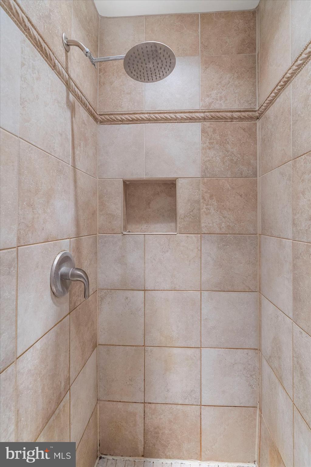 BUTCHERS HILL - Residential Lease