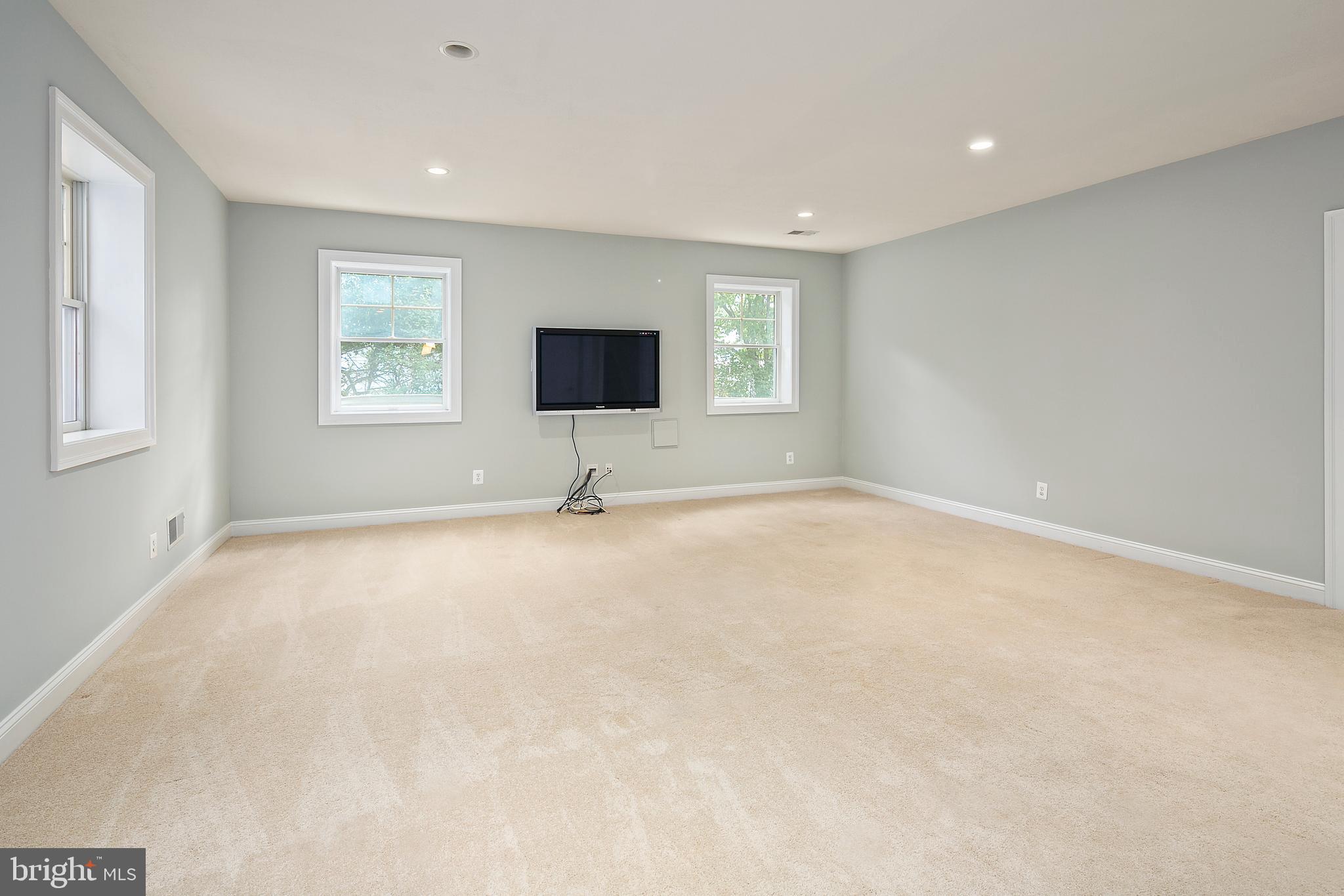 CREEK CROSSING VILLA - Residential