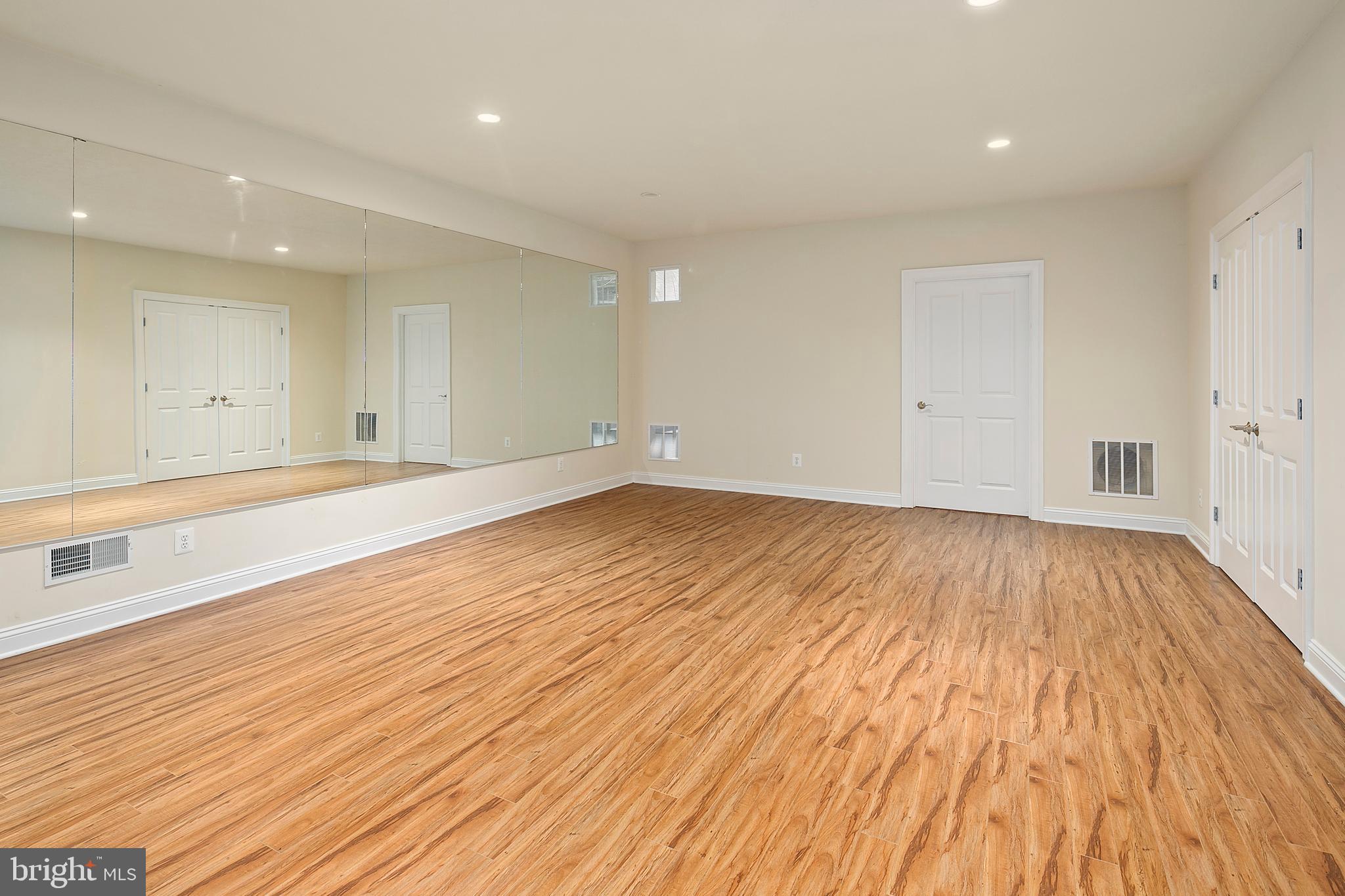 CREEK CROSSING VILLA - Residential