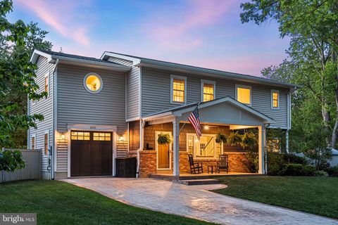 Photo of 2010 Clark Place, ALEXANDRIA, VA 22308 (MLS # VAFX2309476)