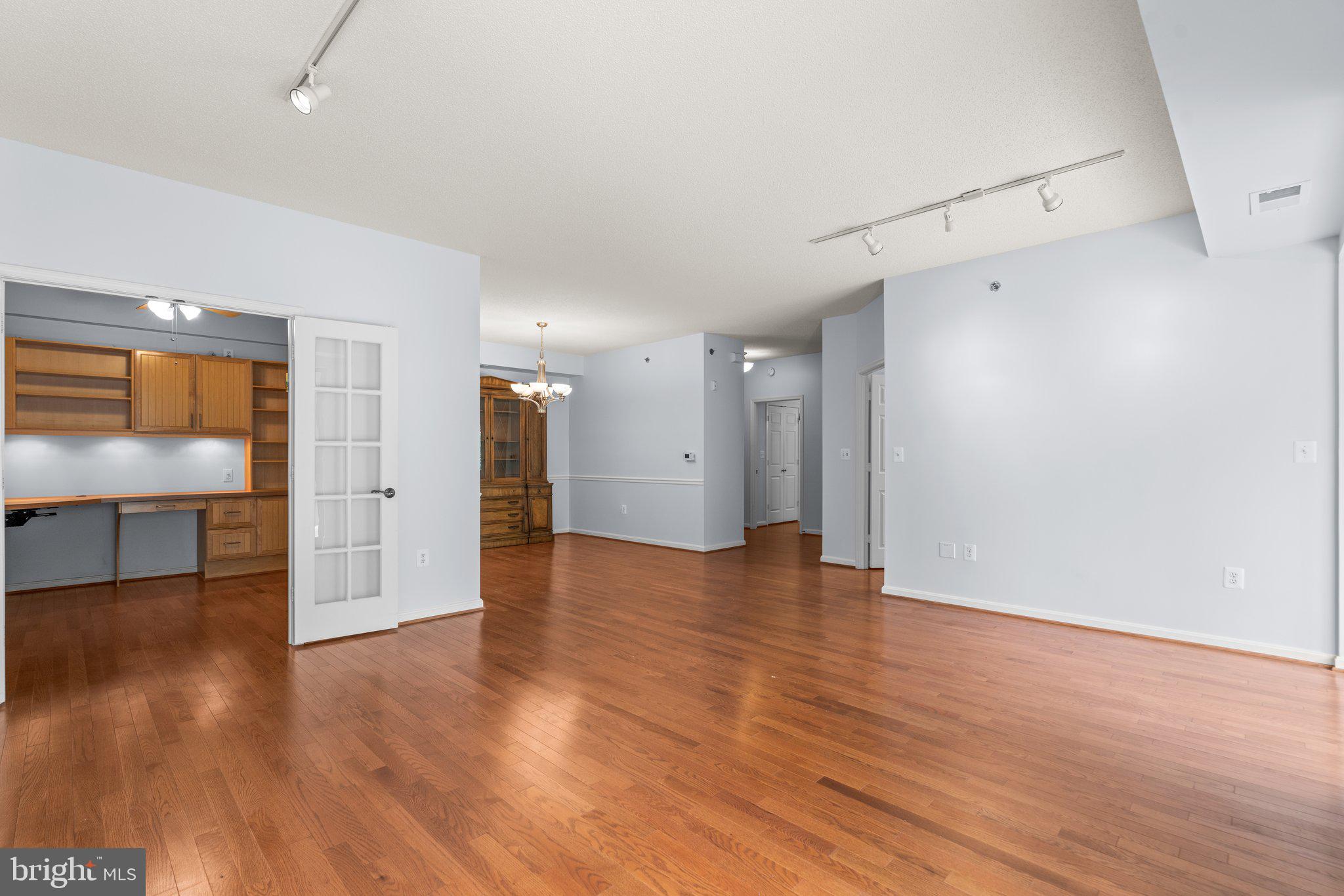 LEISURE WORLD - Residential