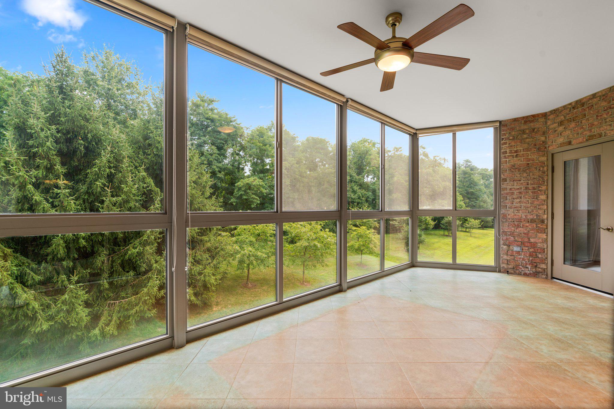 LEISURE WORLD - Residential