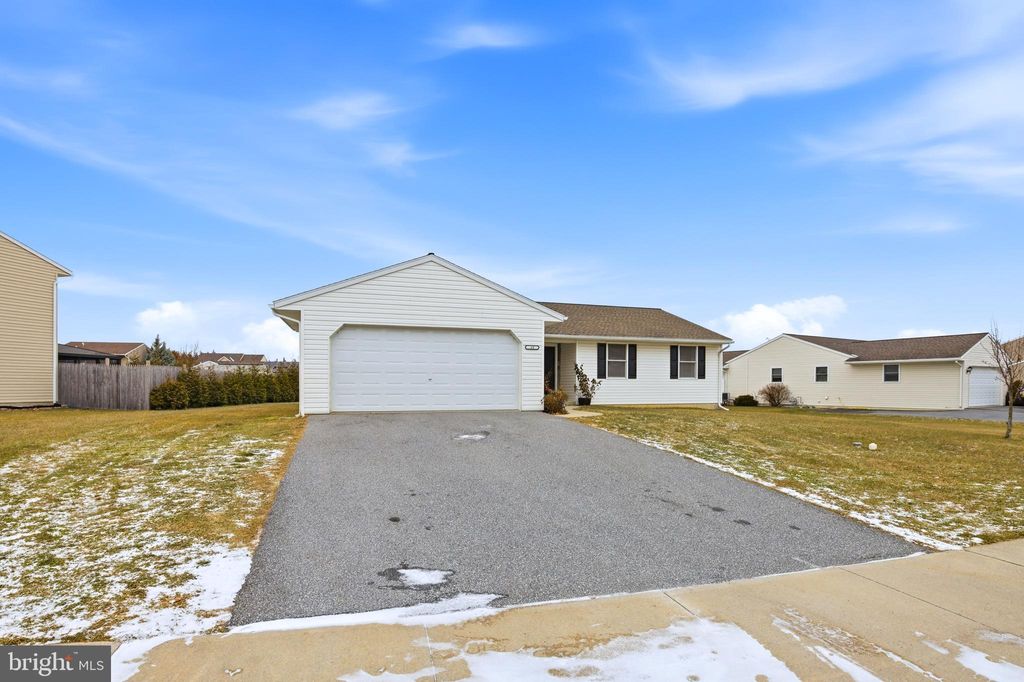 Photo of 13 Overlook Lane, NEWMANSTOWN, PA 17073 (MLS # PALN2024200)