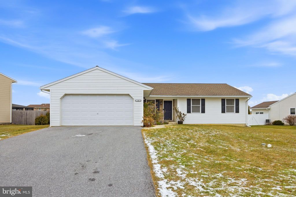 Photo of 13 Overlook Lane, NEWMANSTOWN, PA 17073 (MLS # PALN2024200)