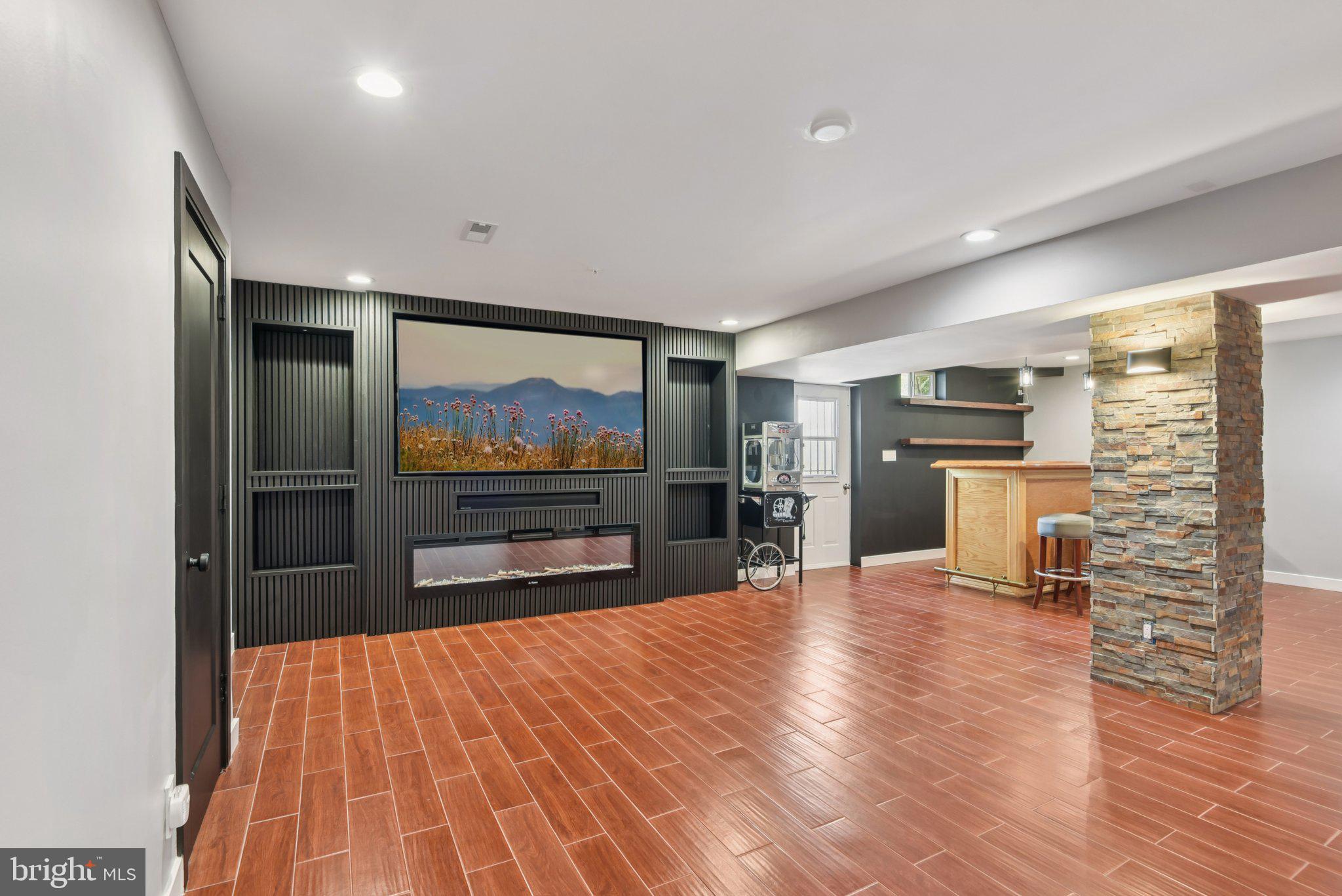 CLINTON ACRES - Residential