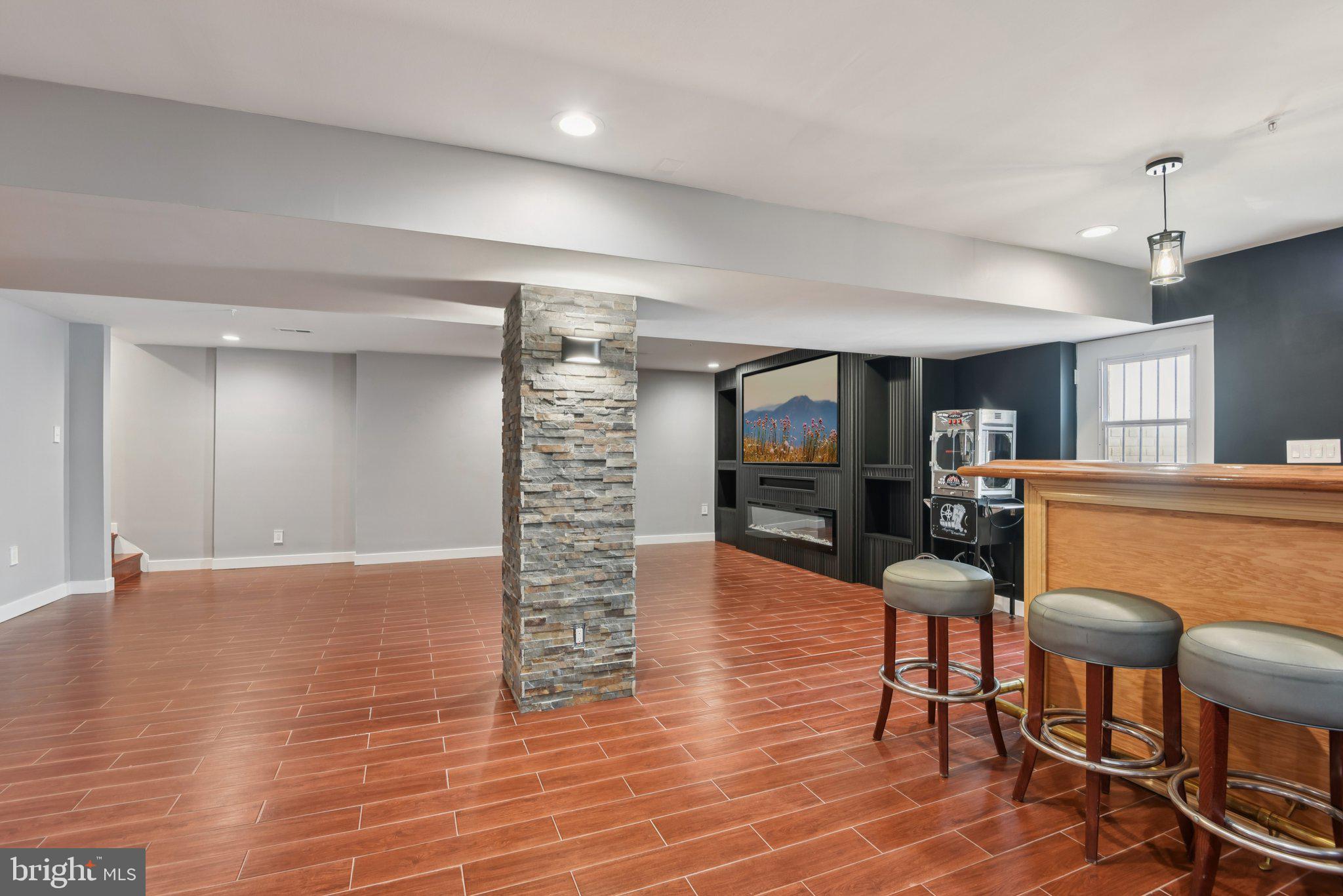 CLINTON ACRES - Residential