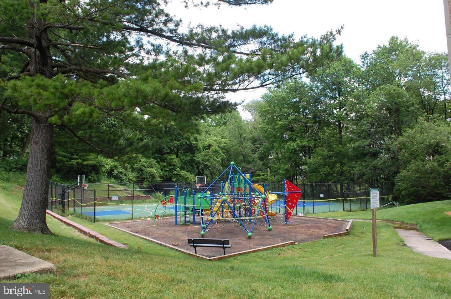 PRESIDENTIAL TOWERS - Residential