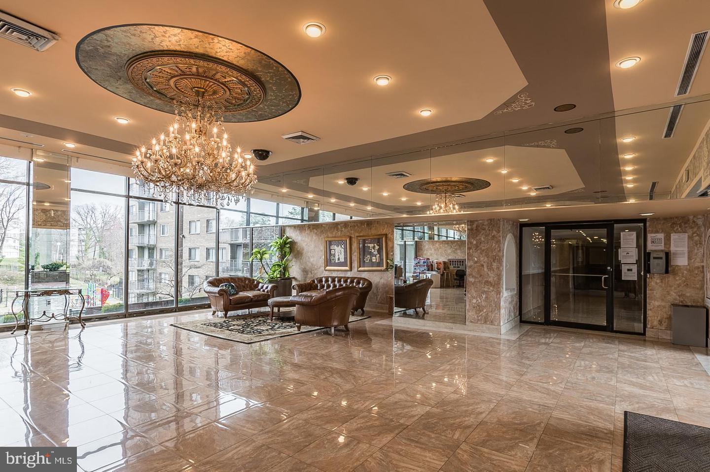 PRESIDENTIAL TOWERS - Residential