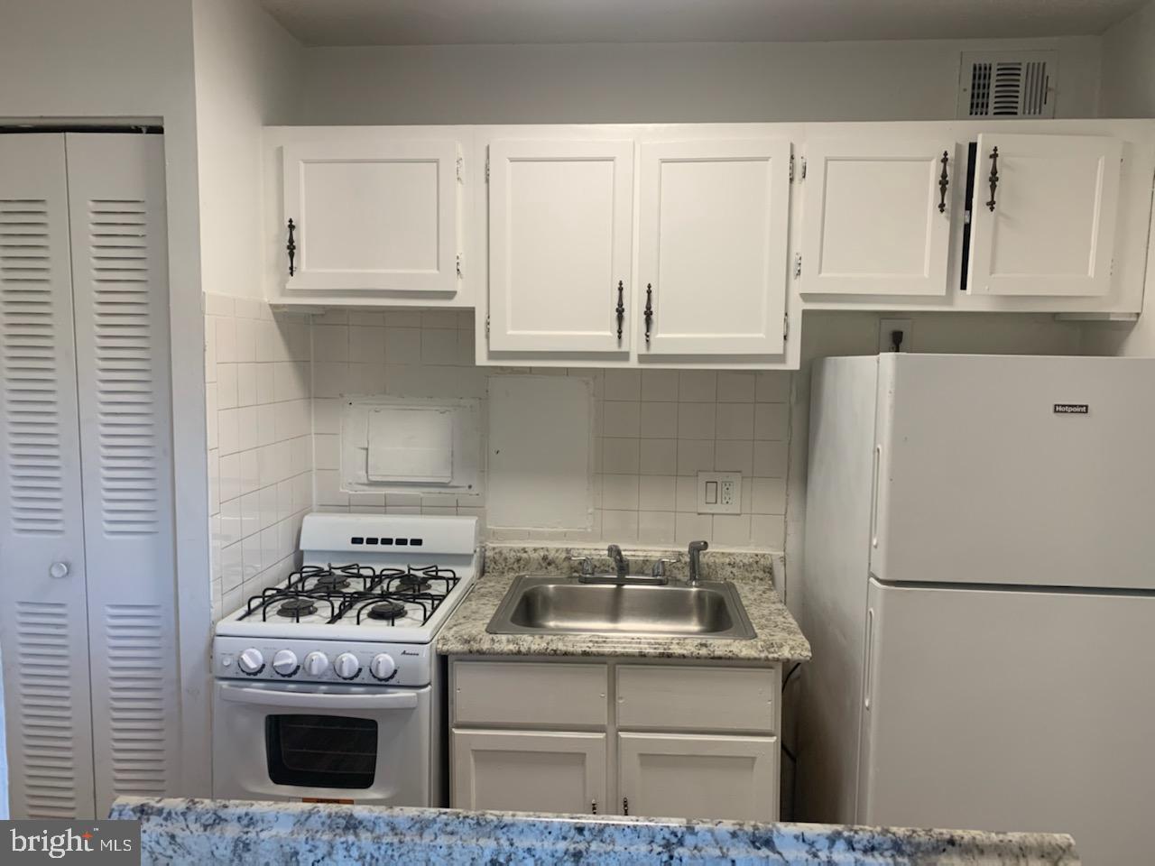 PRESIDENTIAL TOWERS - Residential