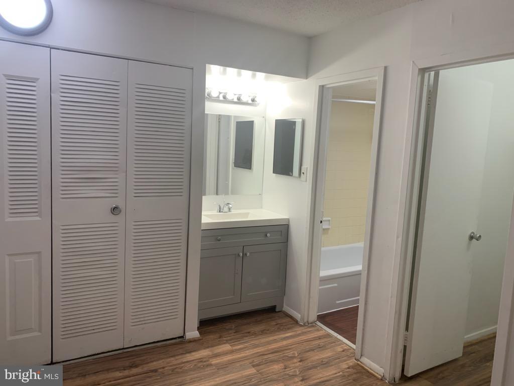 PRESIDENTIAL TOWERS - Residential