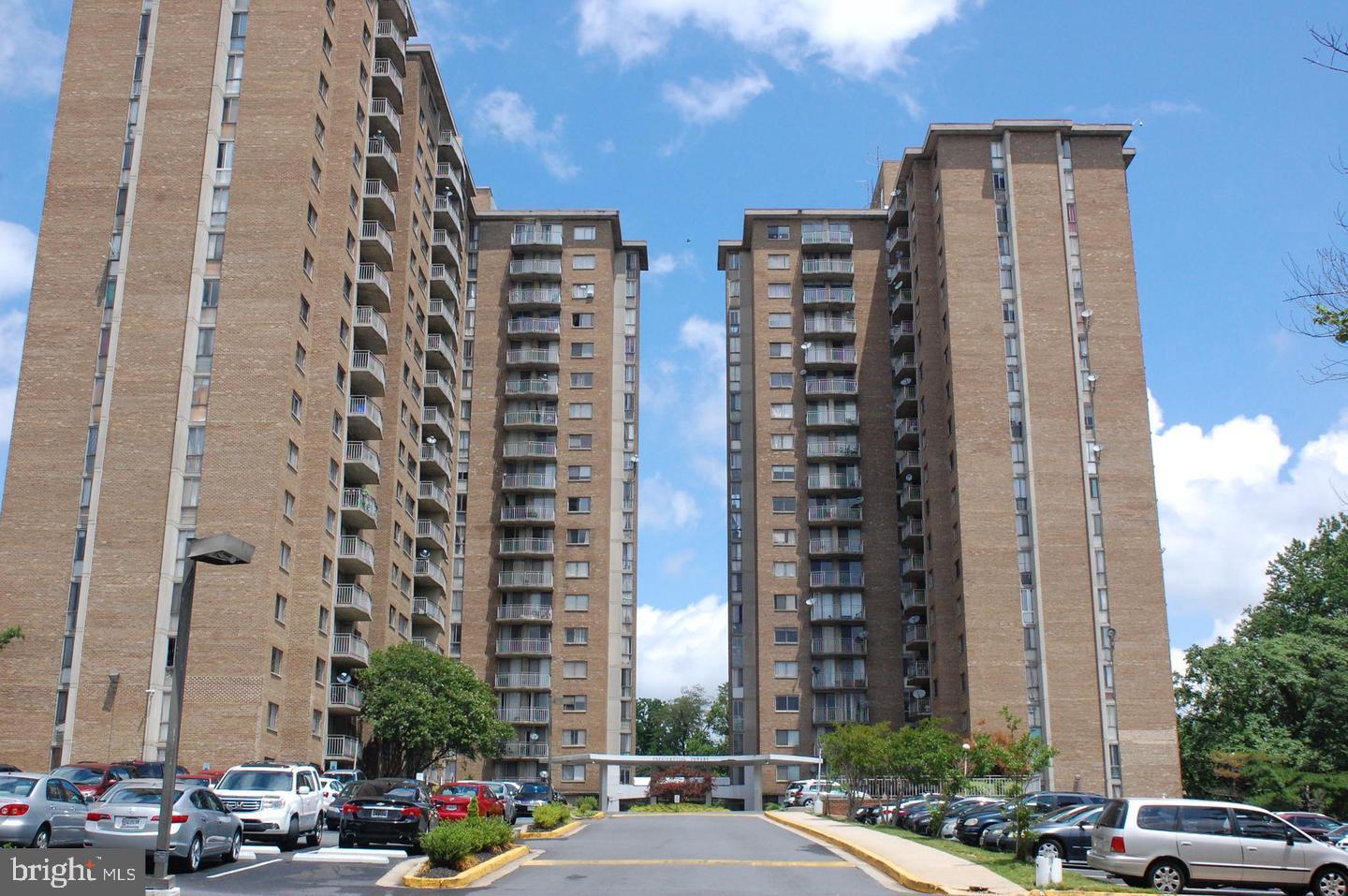 PRESIDENTIAL TOWERS - Residential