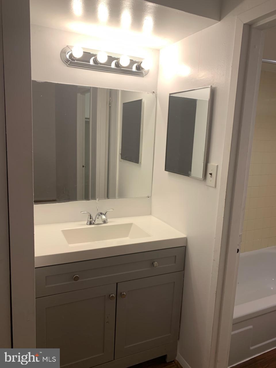 PRESIDENTIAL TOWERS - Residential