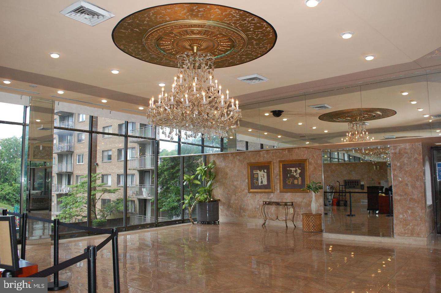 PRESIDENTIAL TOWERS - Residential