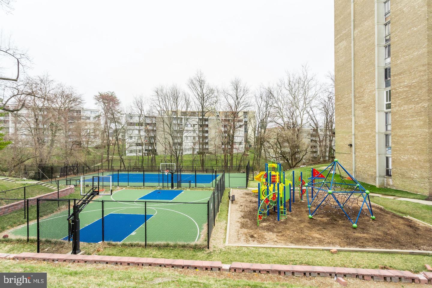 PRESIDENTIAL TOWERS - Residential