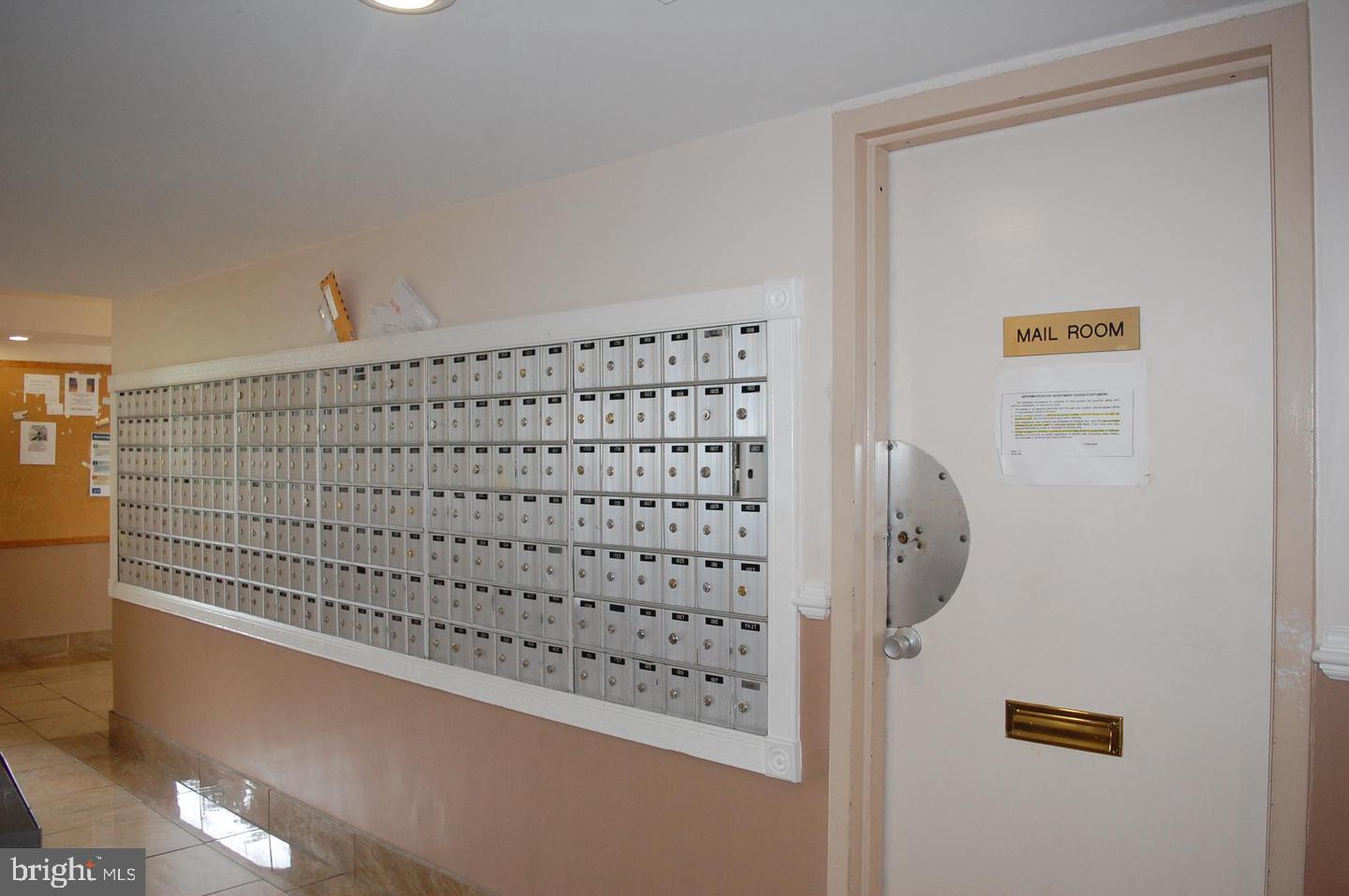 PRESIDENTIAL TOWERS - Residential