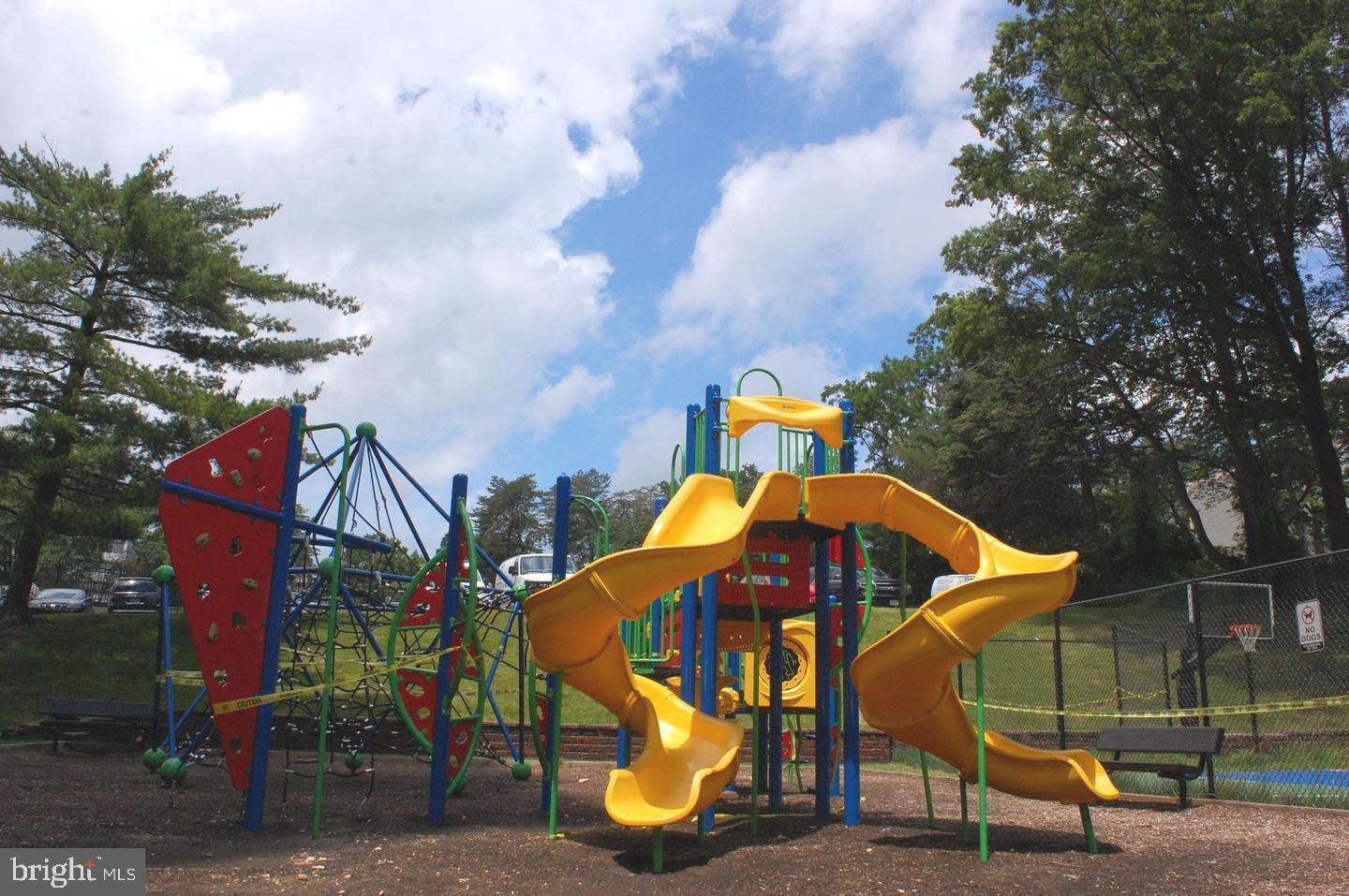 PRESIDENTIAL TOWERS - Residential