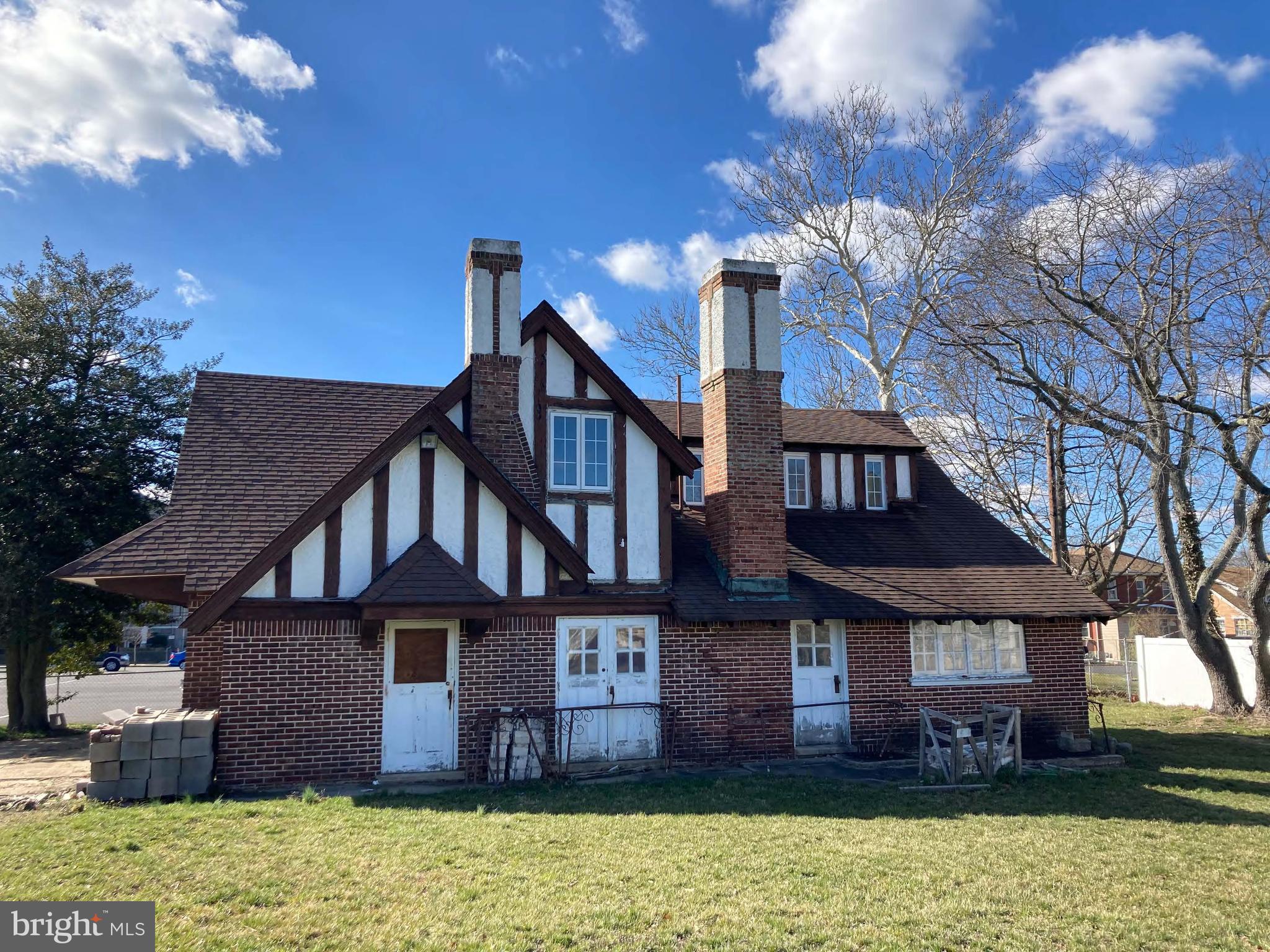 1010 E LANDIS AVENUE