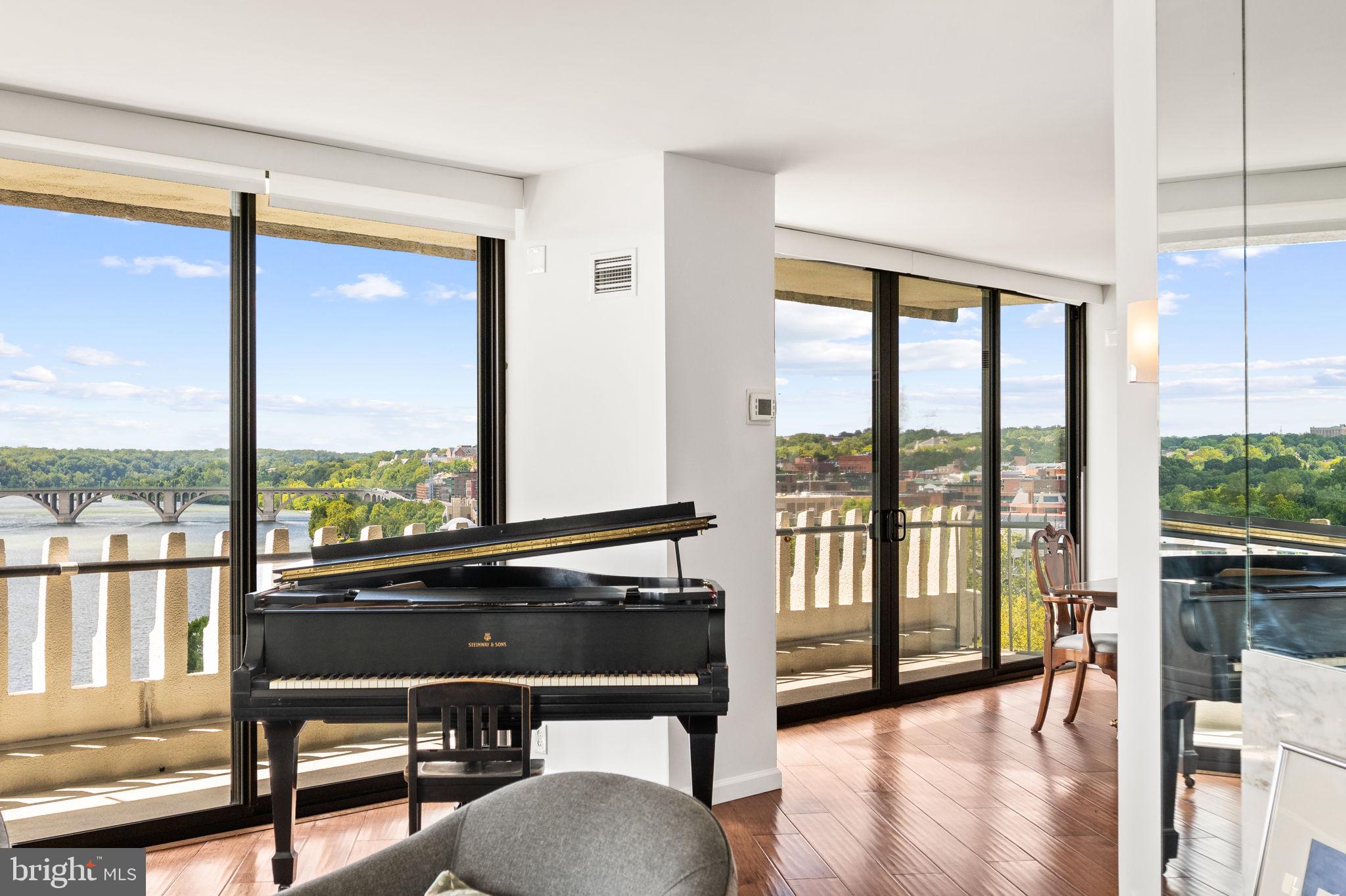 FOGGY BOTTOM - Residential