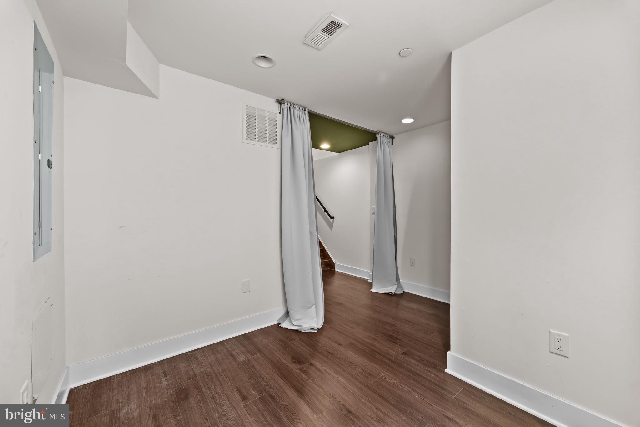 POINT BREEZE - Residential Lease