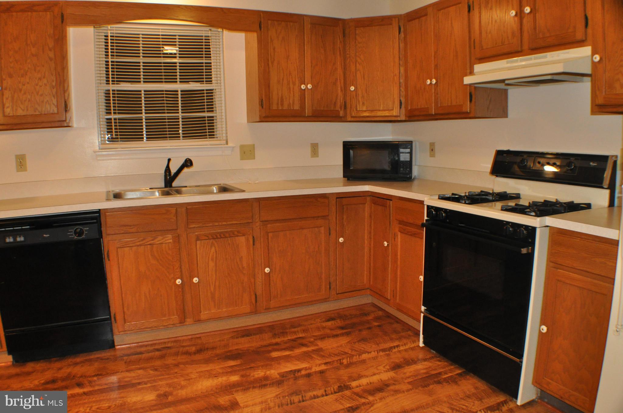 GRAY INN COURT - Residential Lease