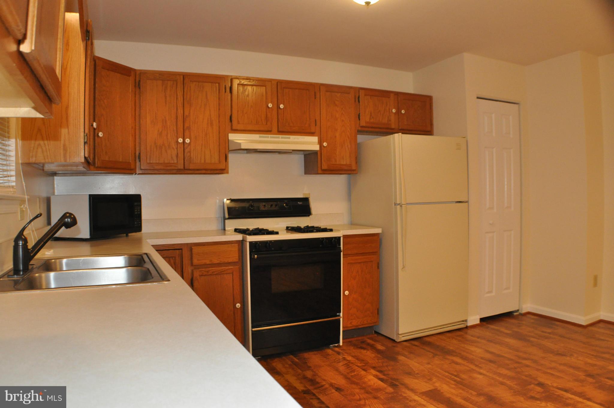 GRAY INN COURT - Residential Lease